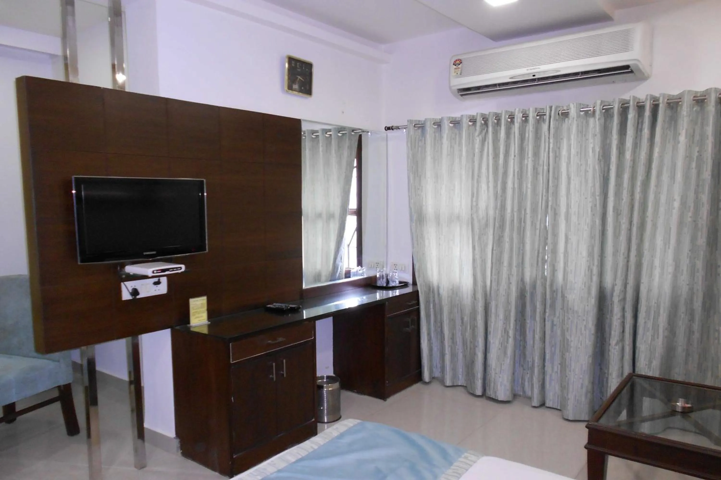 TV and multimedia, Bed in Hotel Annapoorna Residency