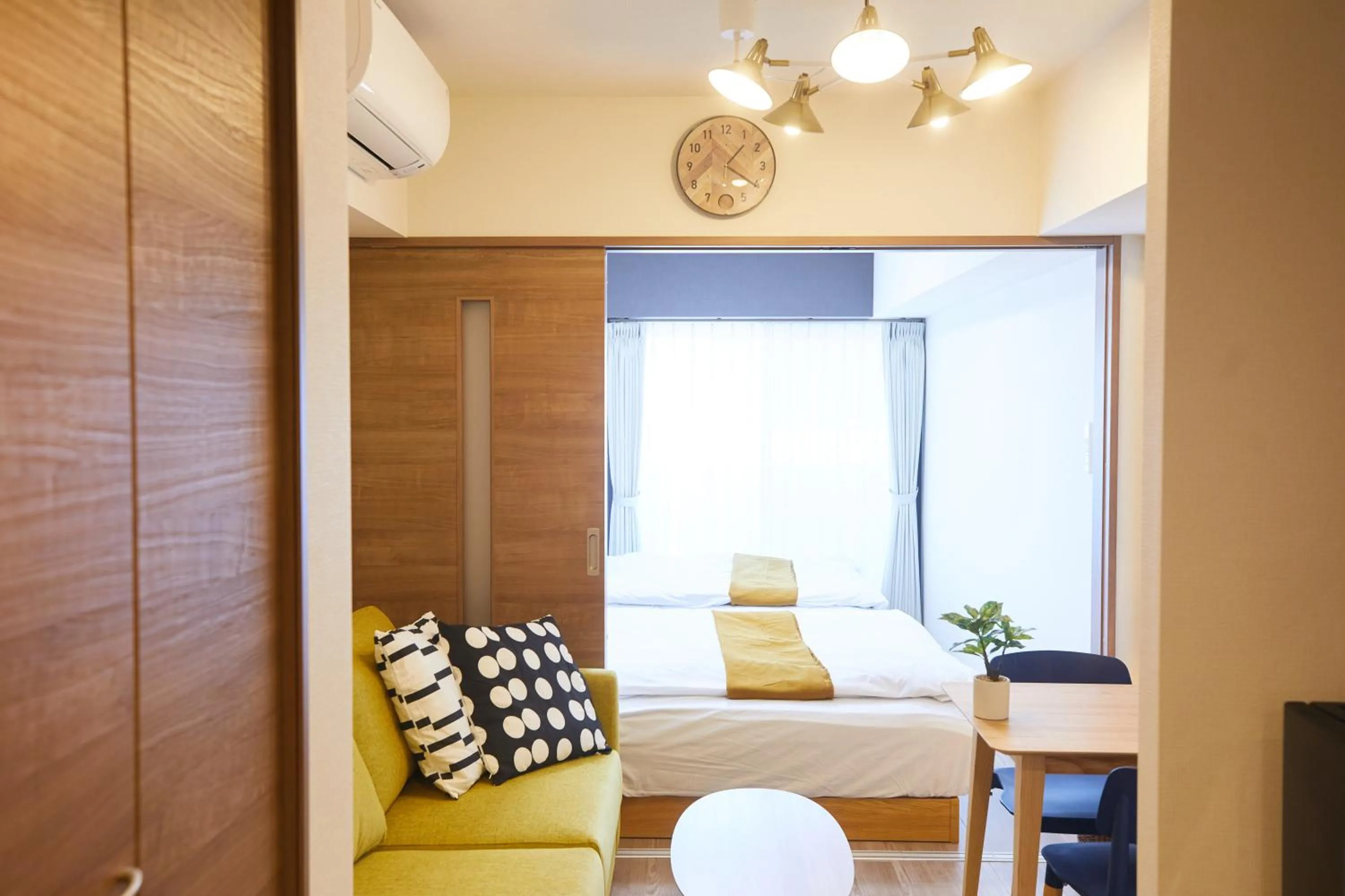 Photo of the whole room, Bed in SG Premium KASAI