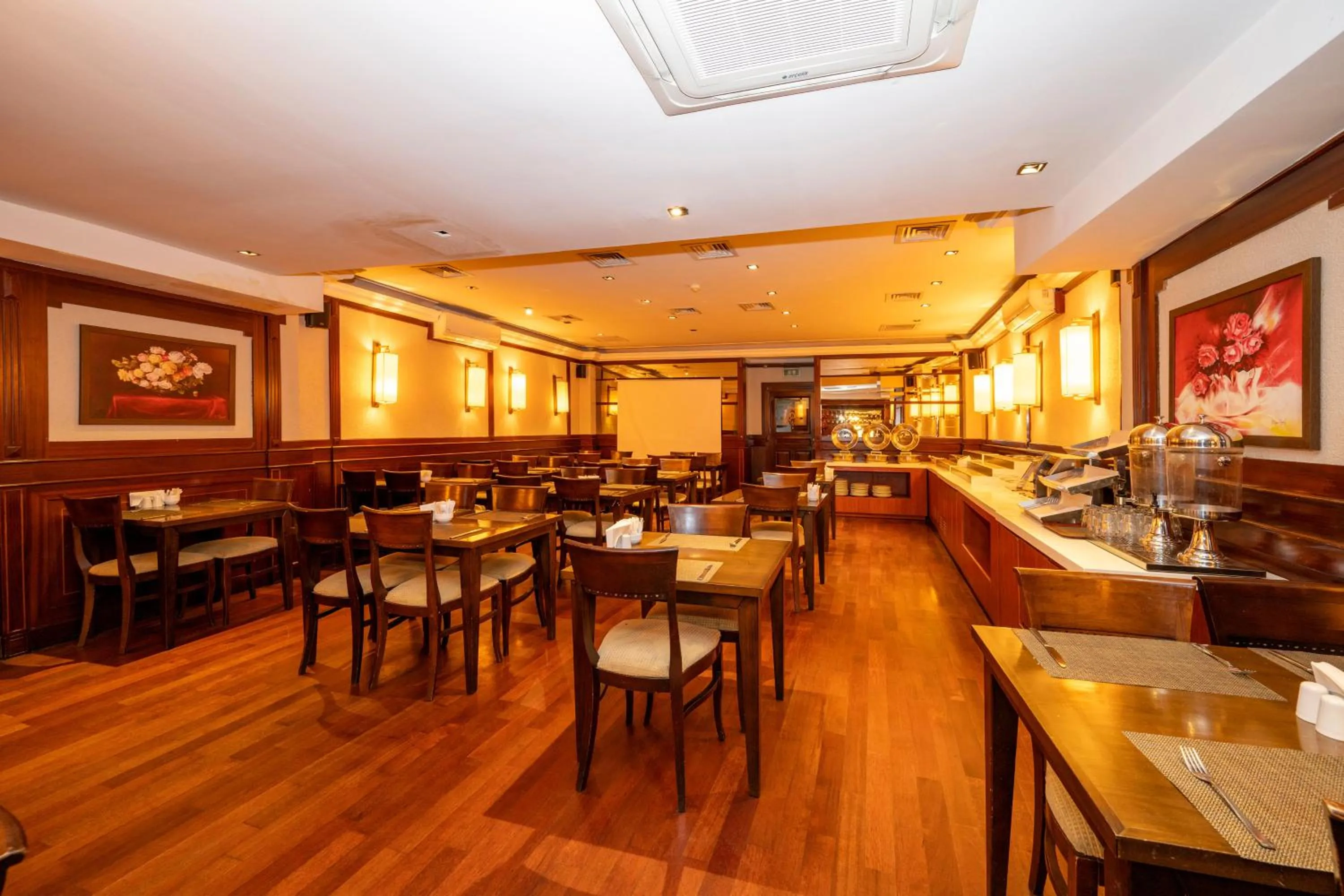 Restaurant/places to eat in Pera Rose Hotel & Spa