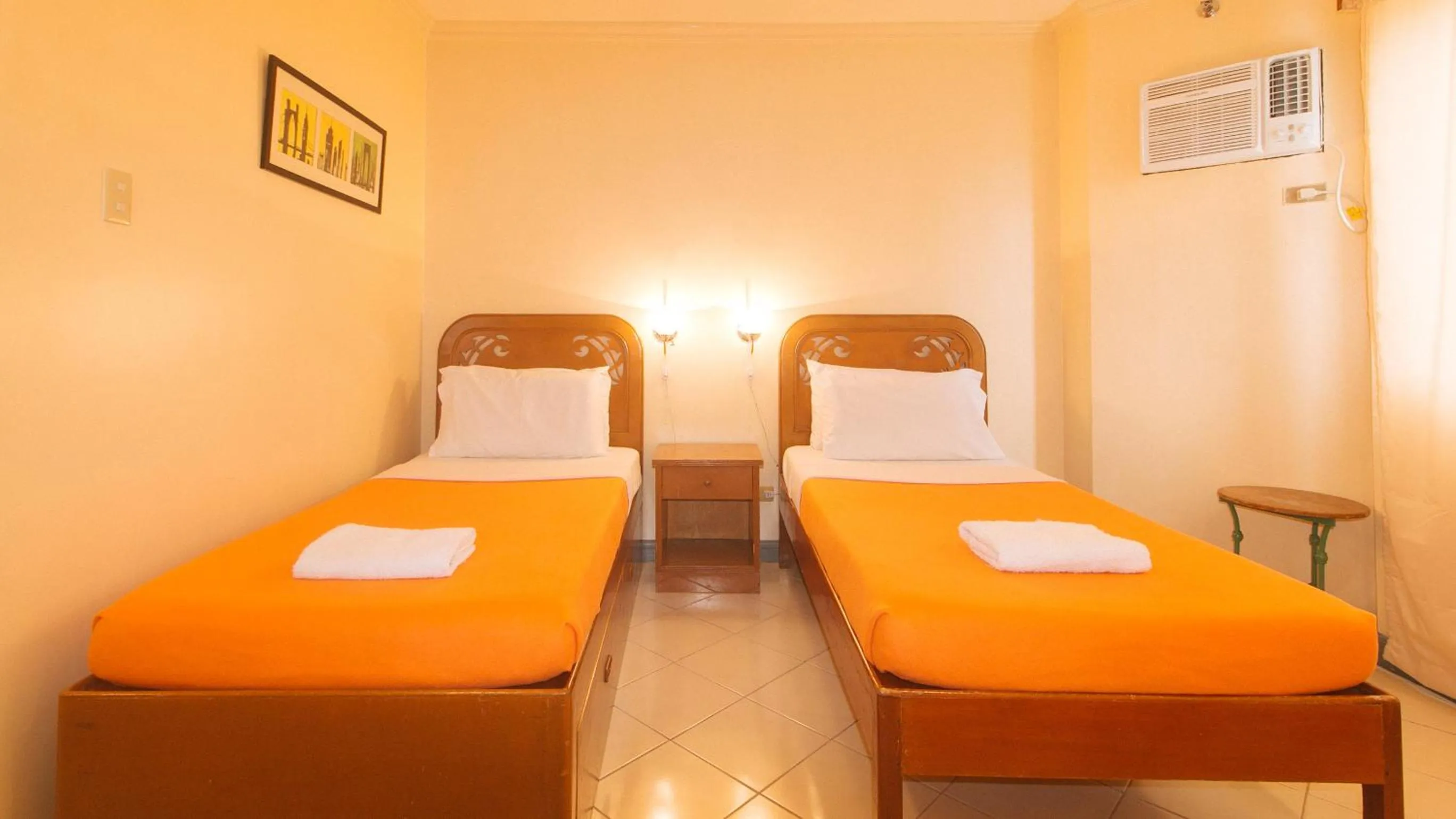 Bed in Royal Am Rei Hotel by RedDoorz