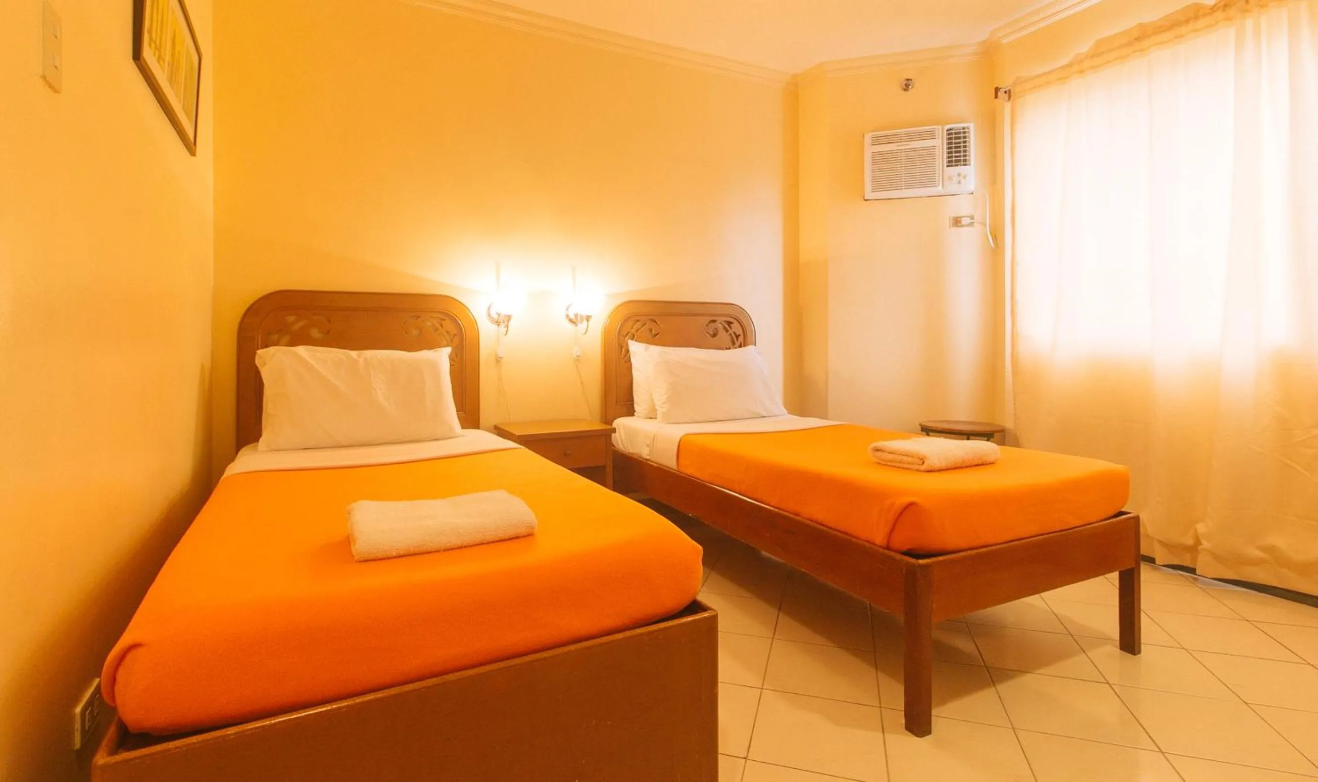 Bed in Royal Am Rei Hotel by RedDoorz