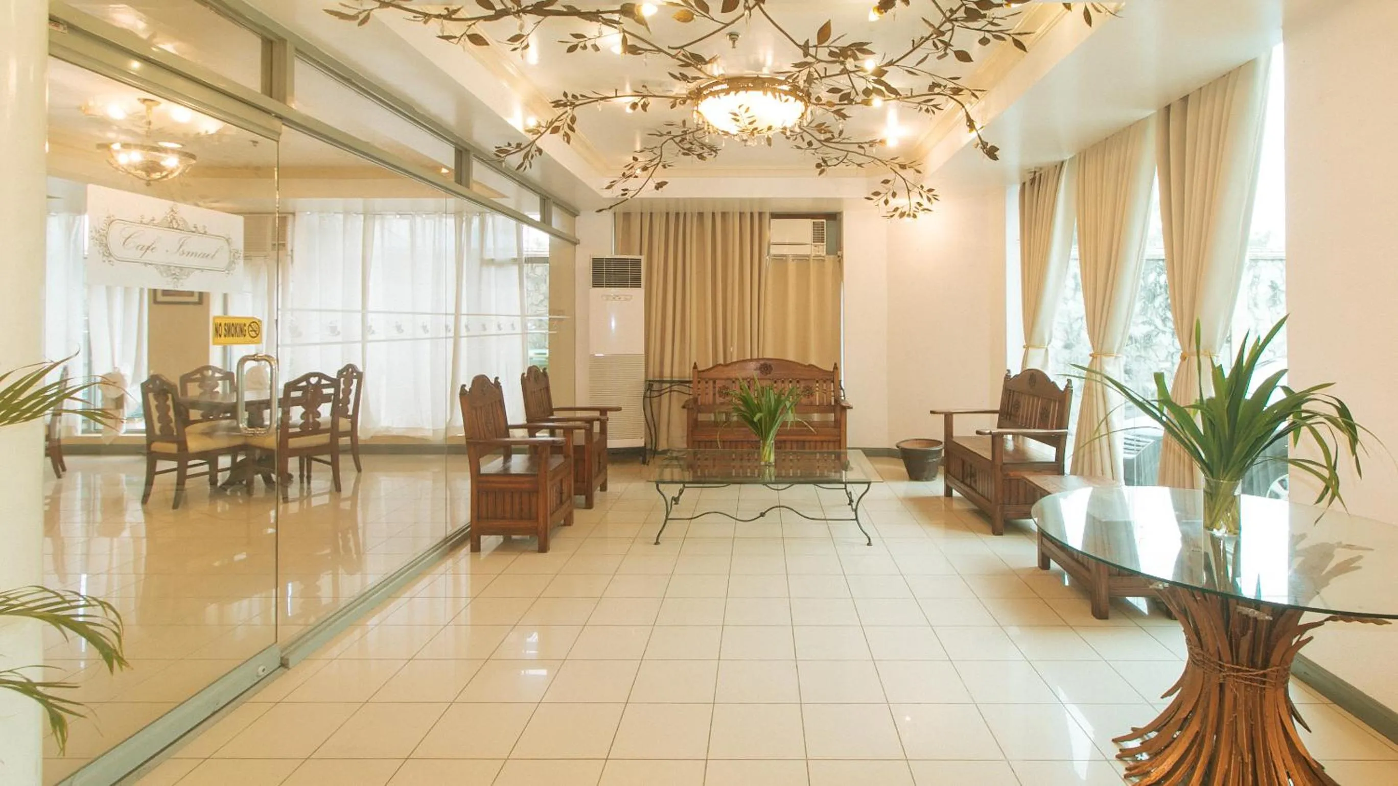 Area and facilities in Royal Am Rei Hotel by RedDoorz