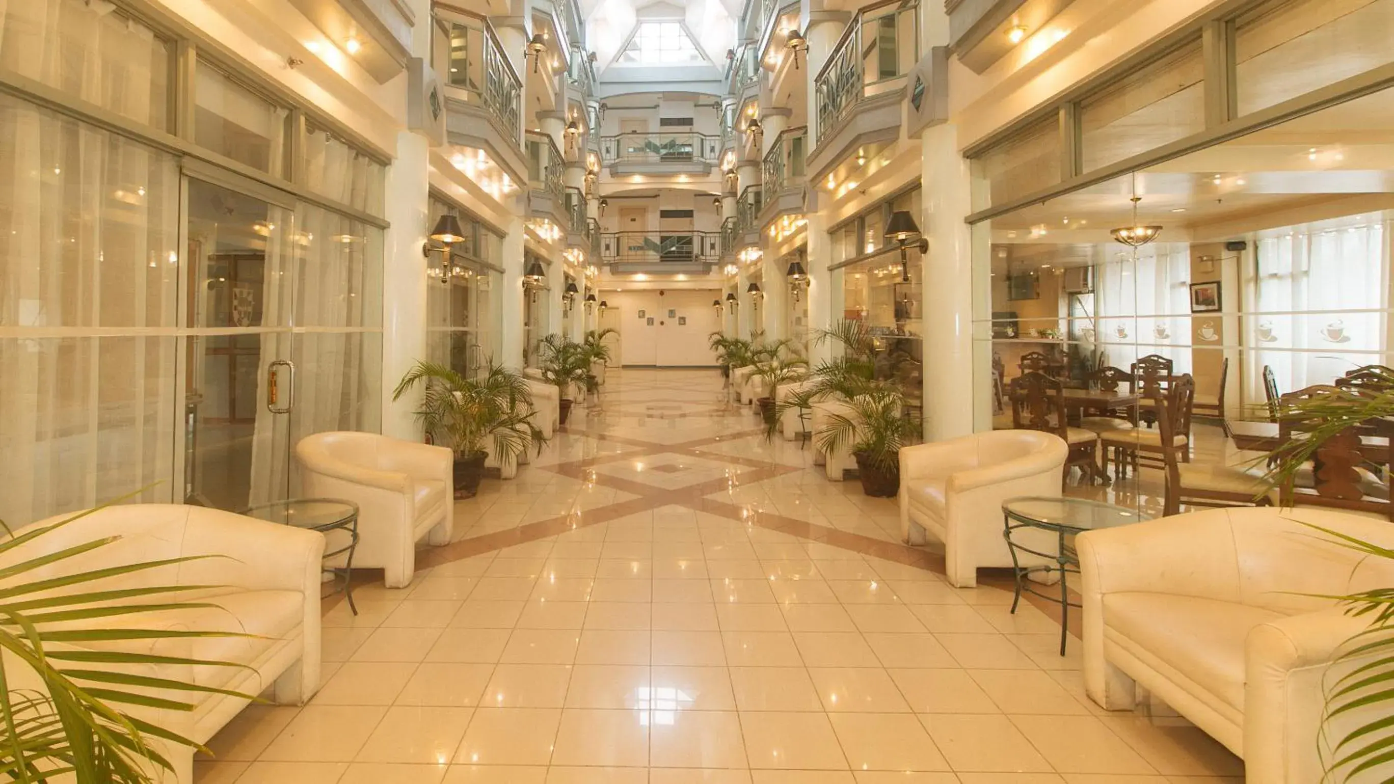 Lobby or reception in Royal Am Rei Hotel by RedDoorz Lobby or reception in Royal Am Rei Hotel by RedDoorz