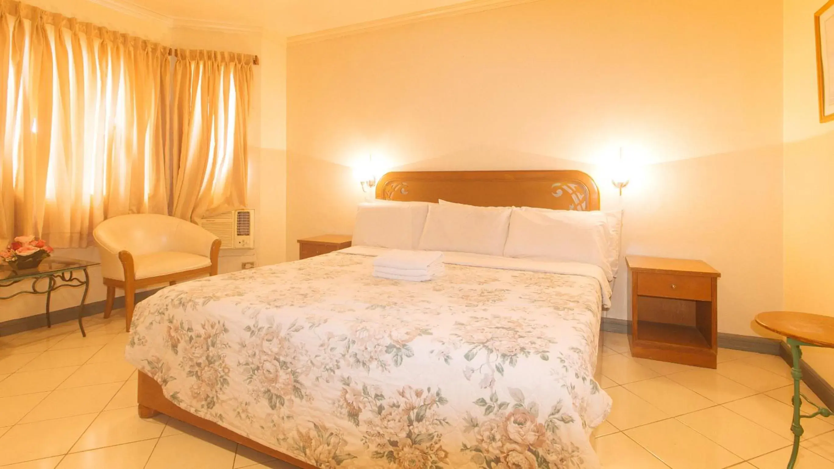 Photo of the whole room, Bed in Royal Am Rei Hotel by RedDoorz Photo of the whole room, Bed in Royal Am Rei Hotel by RedDoorz