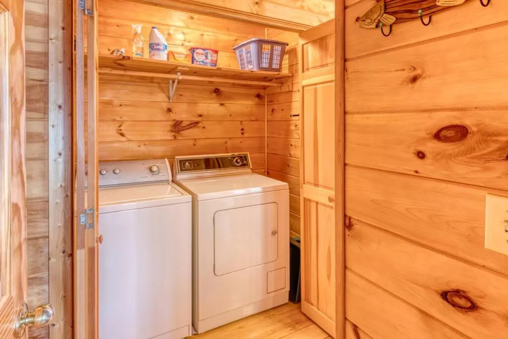 laundry in MTN Cabin Sleeps 10 - 5 Mins To Fishing & Camping
