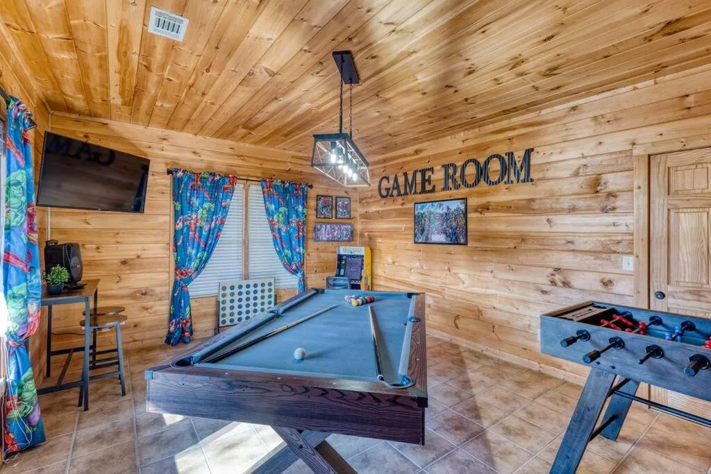 Billiard in MTN Cabin Sleeps 10 - 5 Mins To Fishing & Camping