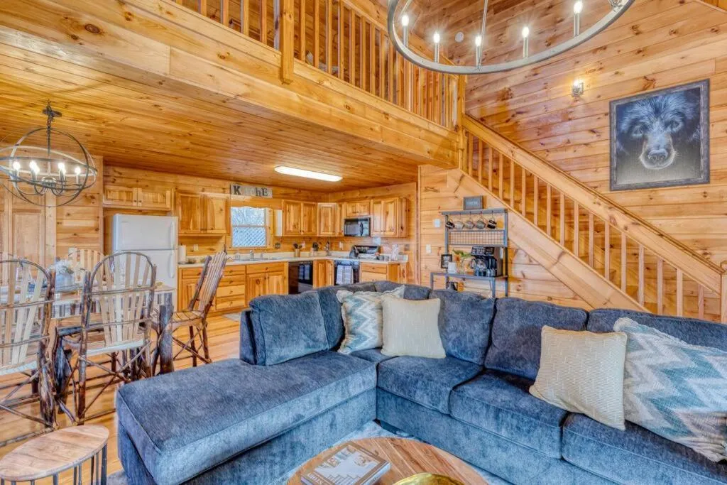 Living room in MTN Cabin Sleeps 10 - 5 Mins To Fishing & Camping