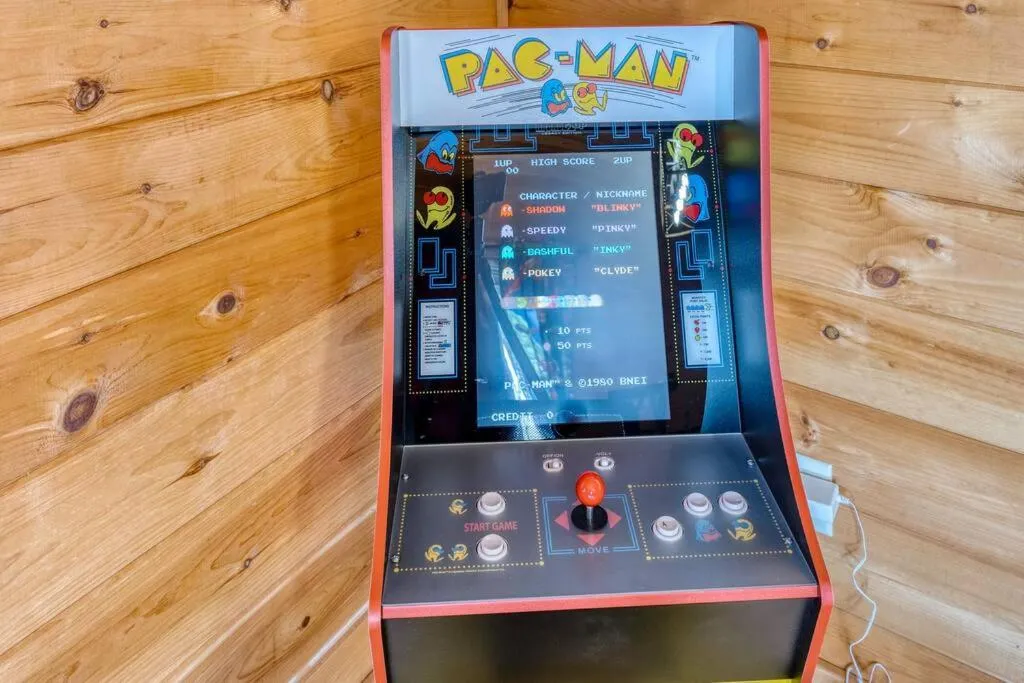 Game Room in MTN Cabin Sleeps 10 - 5 Mins To Fishing & Camping