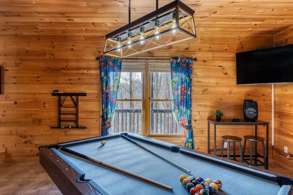 Billiard in MTN Cabin Sleeps 10 - 5 Mins To Fishing & Camping
