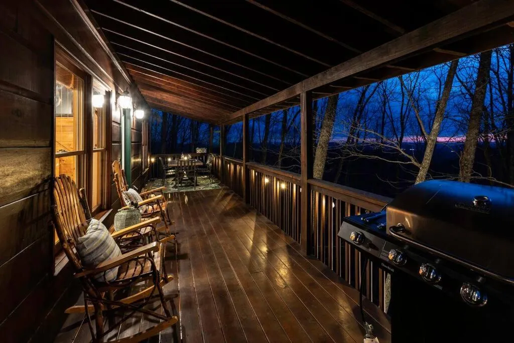 Patio in MTN Cabin Sleeps 10 - 5 Mins To Fishing & Camping