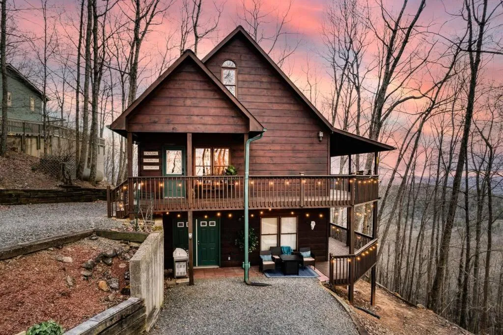 Property building in MTN Cabin Sleeps 10 - 5 Mins To Fishing & Camping