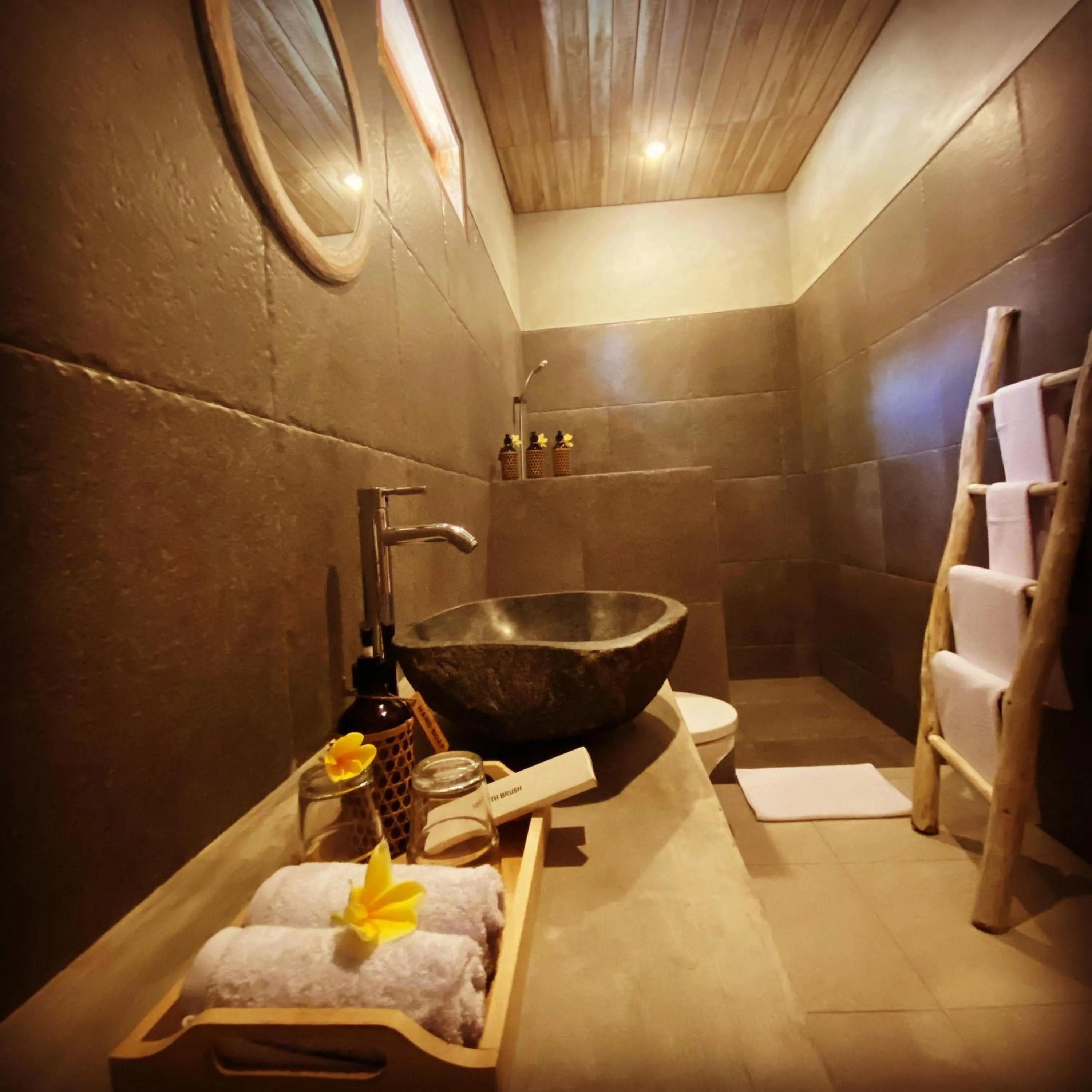 Bathroom in Golden Garuda Cottages