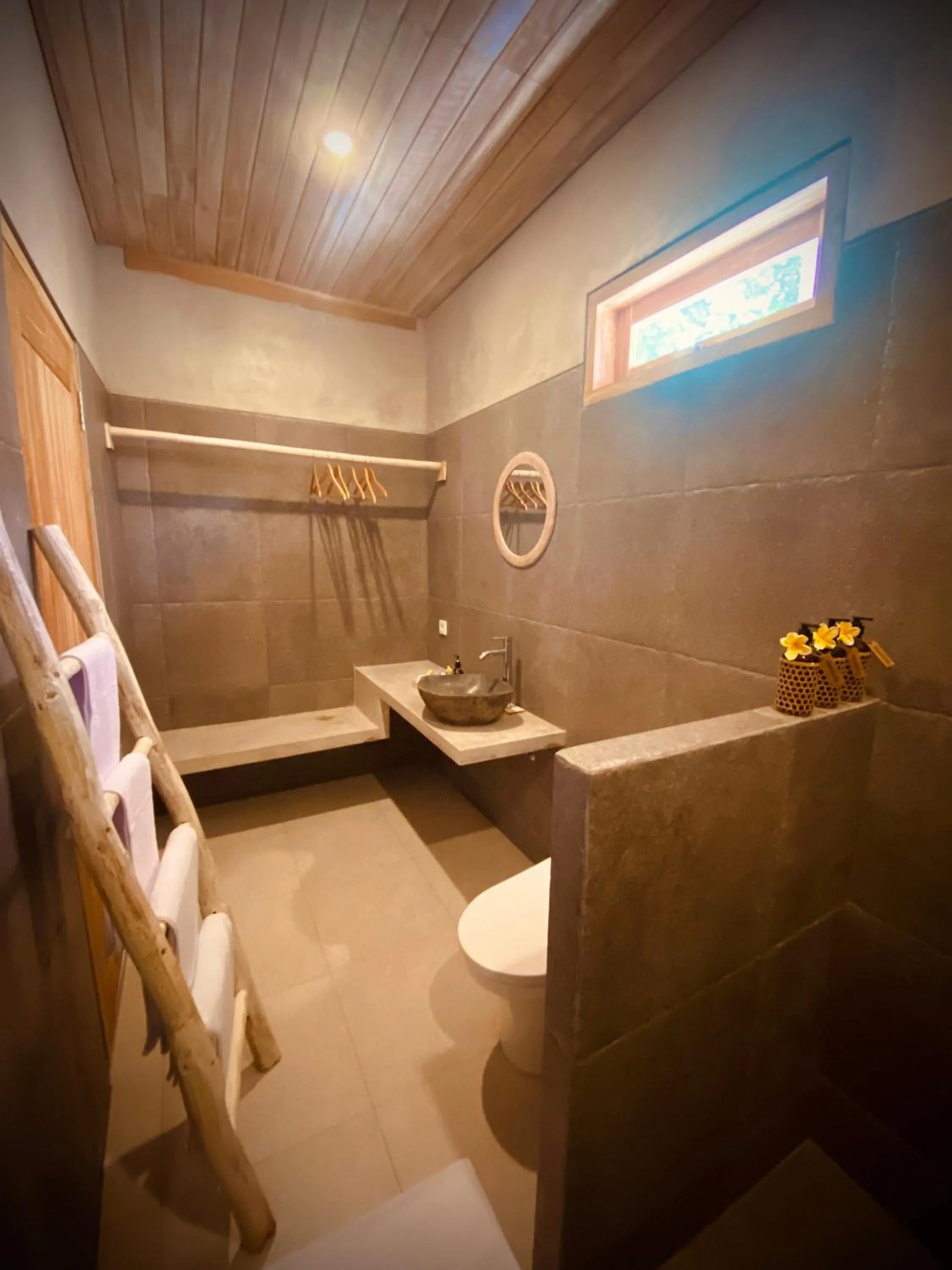 Bathroom in Golden Garuda Cottages