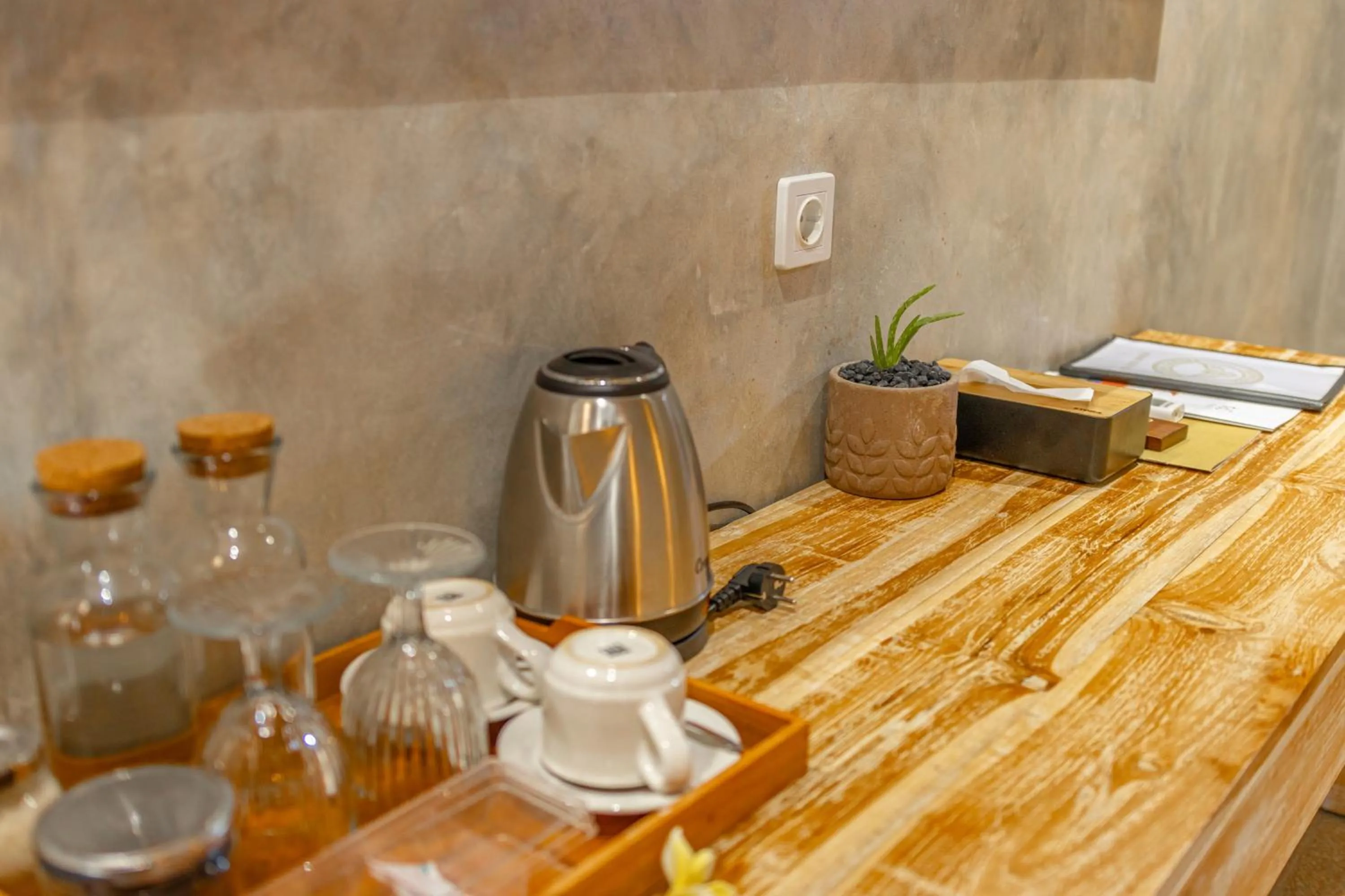 Coffee/tea facilities in Golden Garuda Cottages