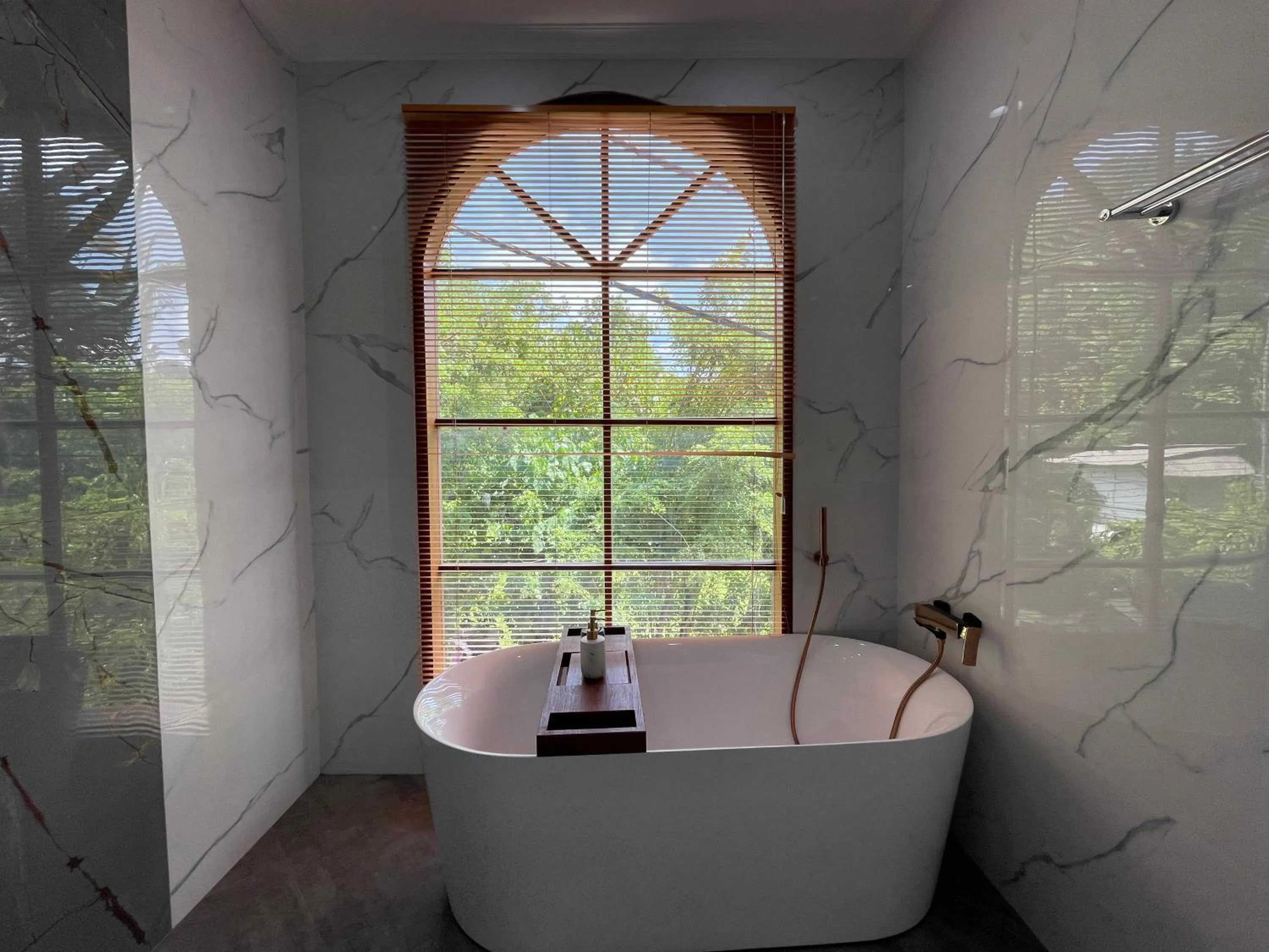 Bath in Royal Maharani Payogan