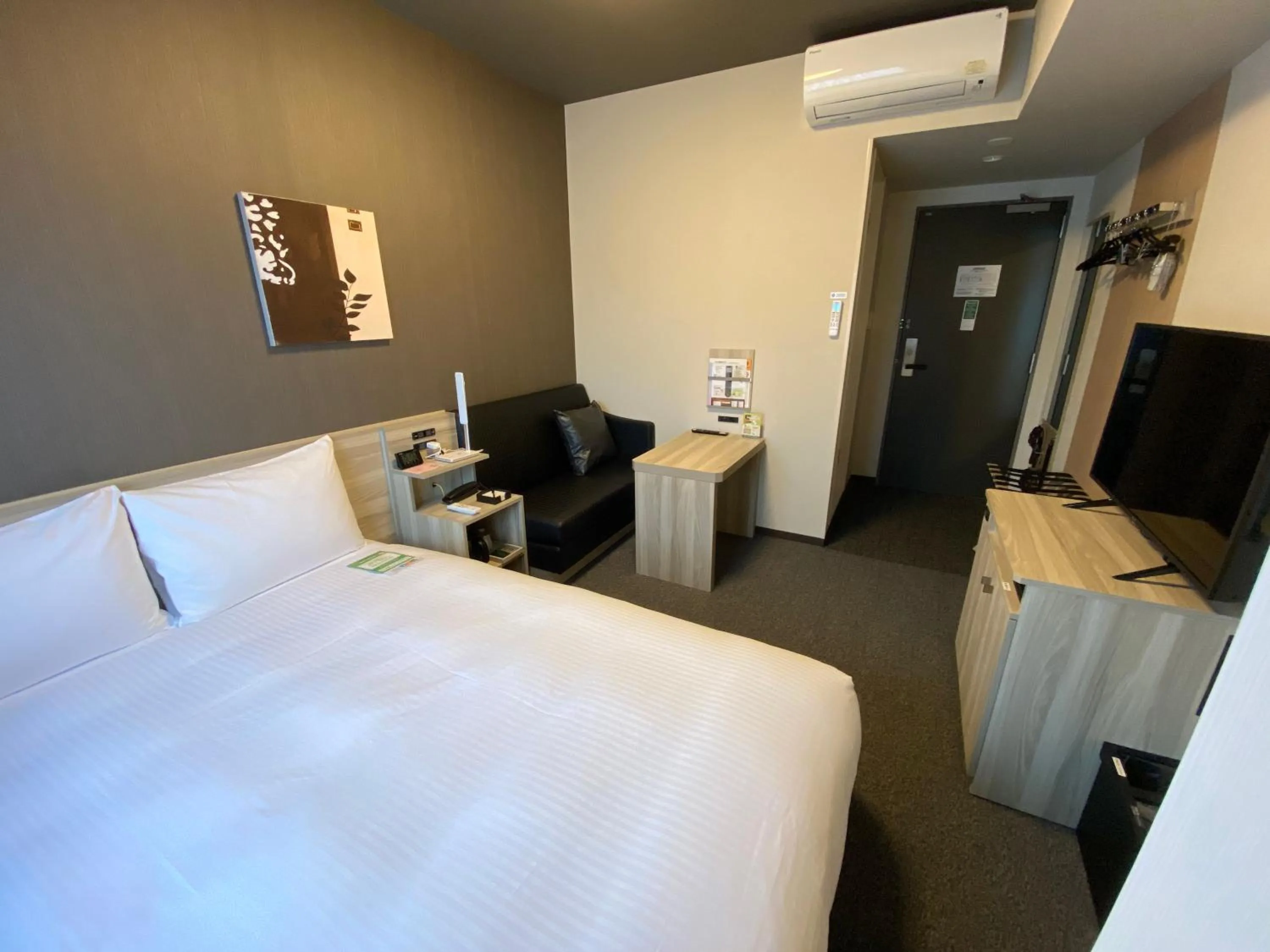 Photo of the whole room, Bed in Hotel Route Inn Shunan - Tokuyama Higashi Inter -