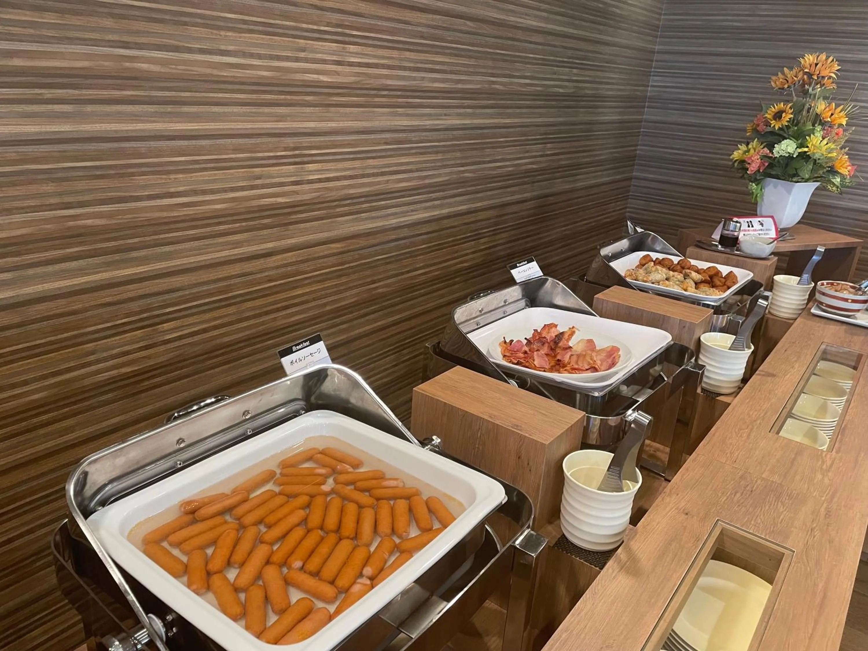 Buffet breakfast in Hotel Route Inn Shikoku Chuo