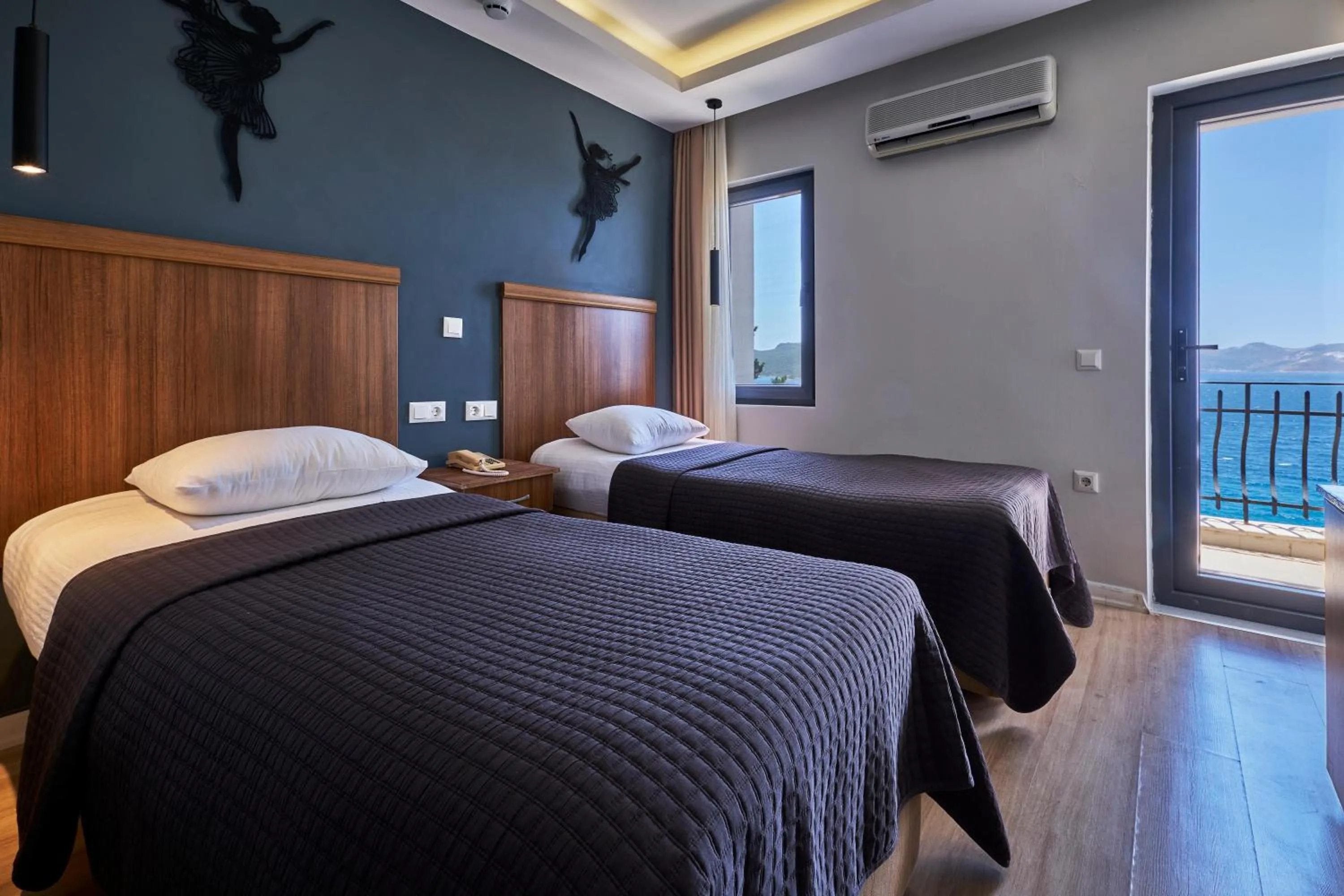 Photo of the whole room, Bed in Aqua Princess Hotel