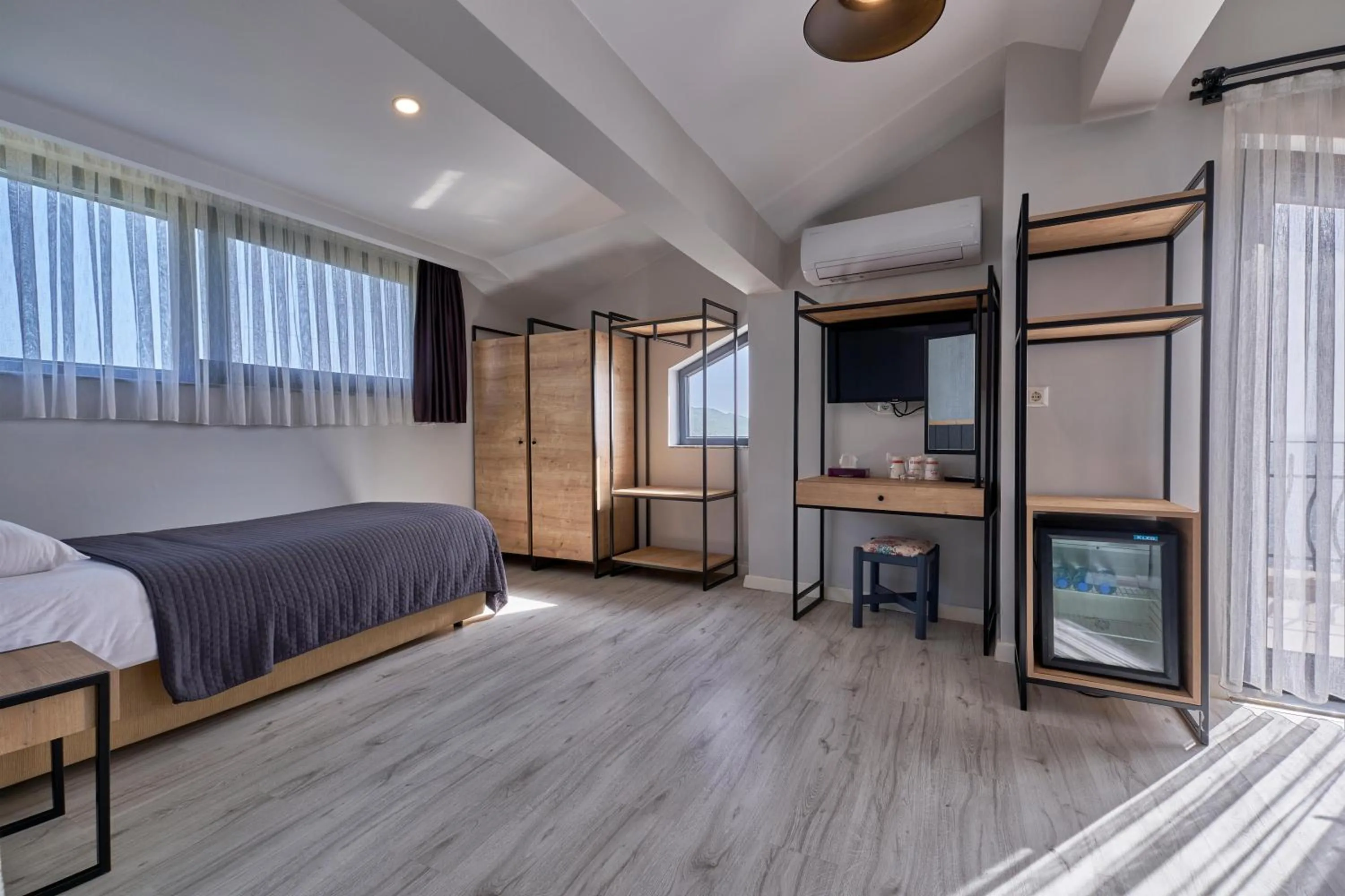 Balcony/Terrace, Bed in Aqua Princess Hotel