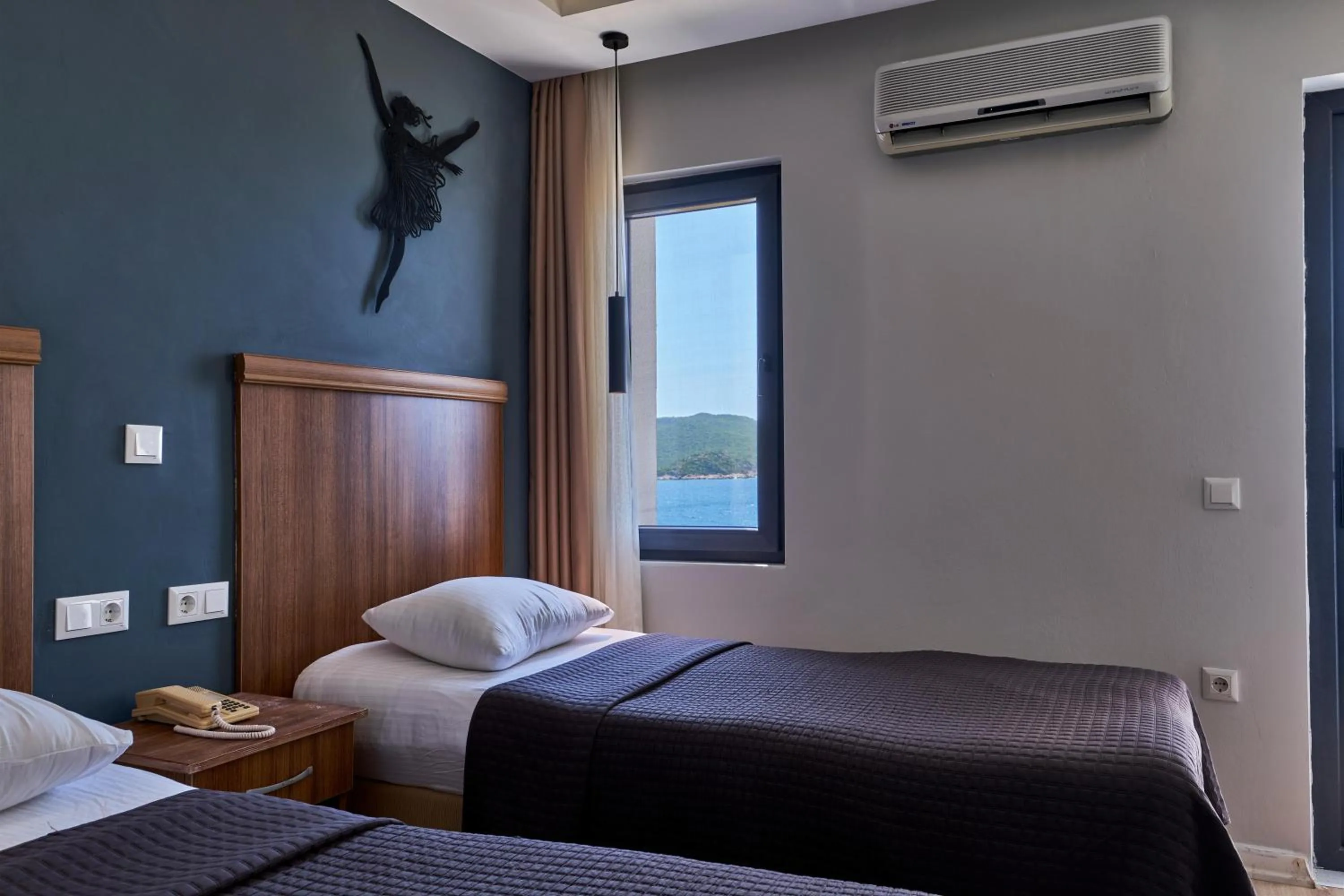 Photo of the whole room, Bed in Aqua Princess Hotel