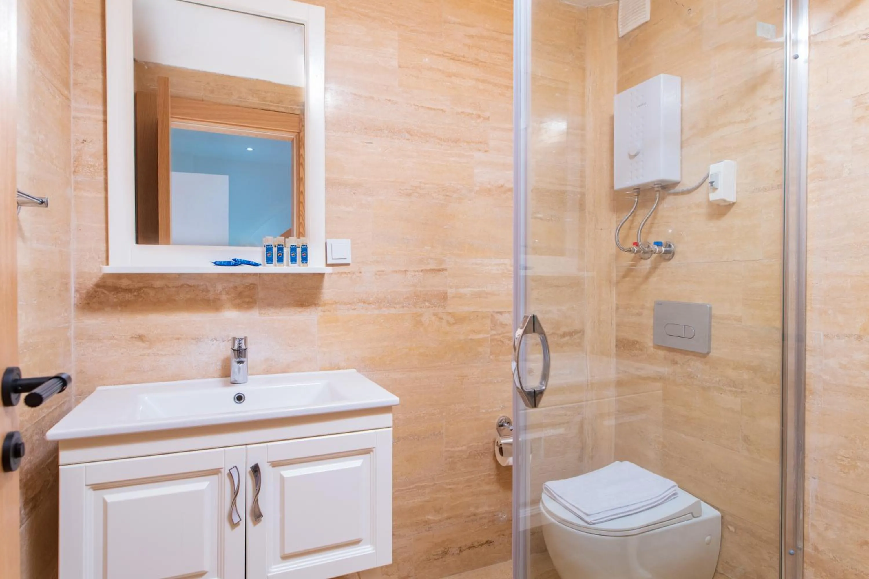 Shower in MARE MARIN BOUTIQUE HOTEL