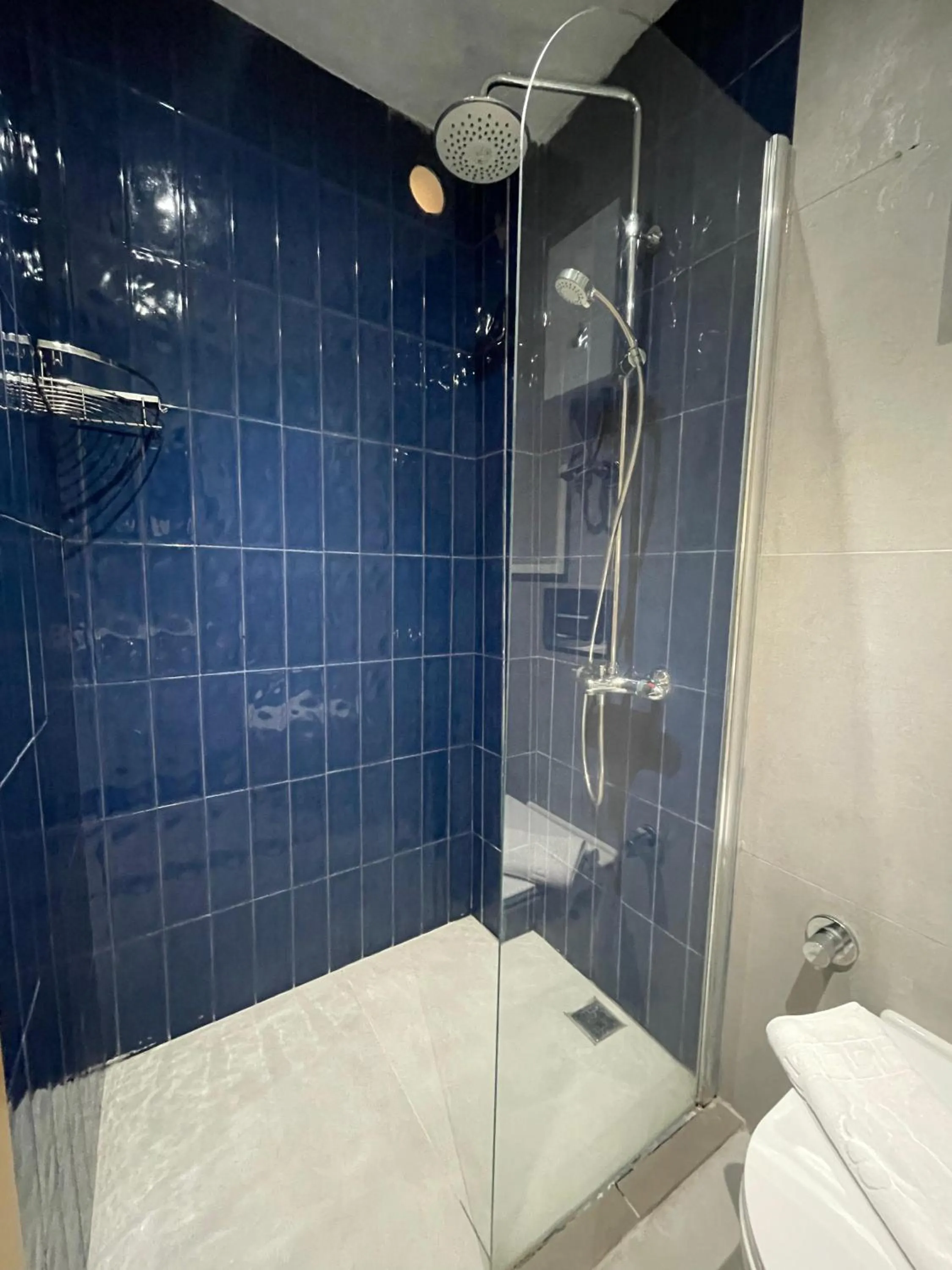 Shower in MARE MARIN BOUTIQUE HOTEL