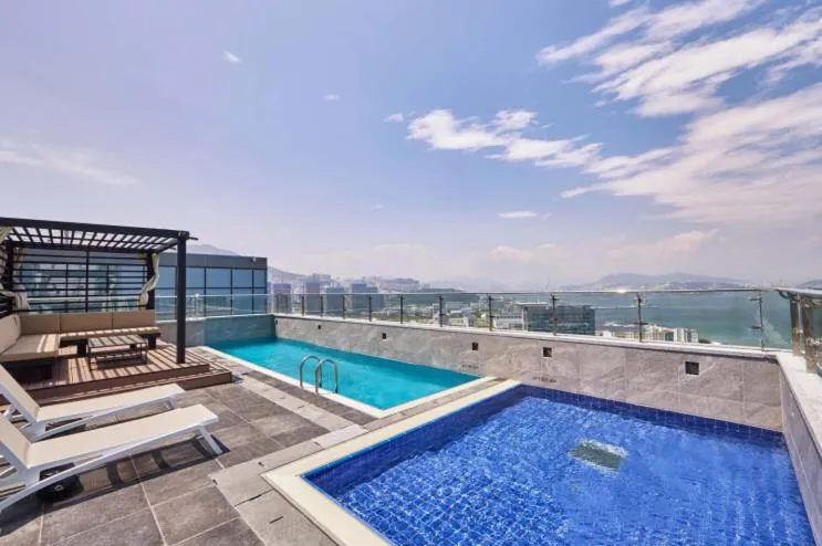 Swimming pool in Shiftdoor Residence Hari