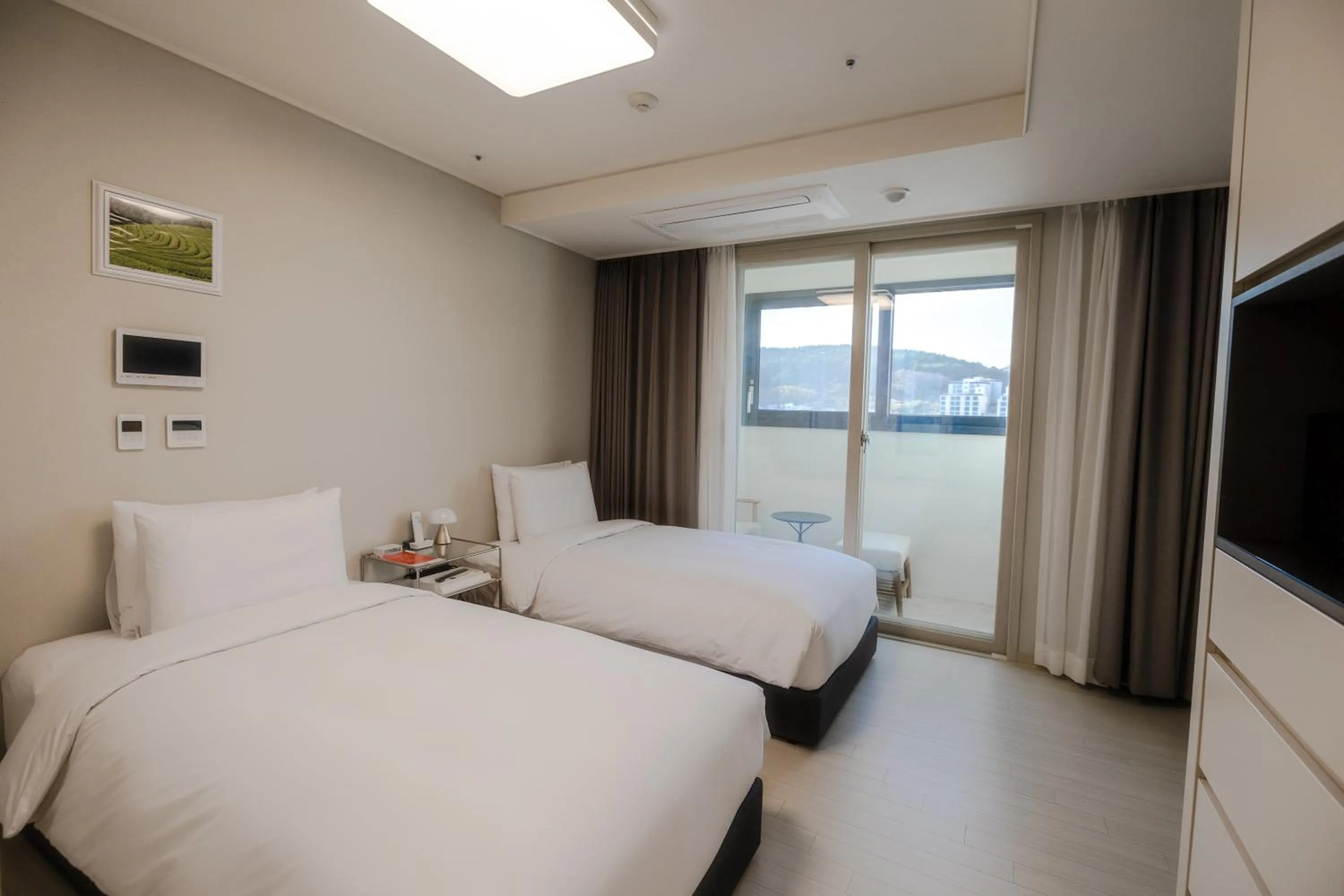 Bedroom in Shiftdoor Residence Hari