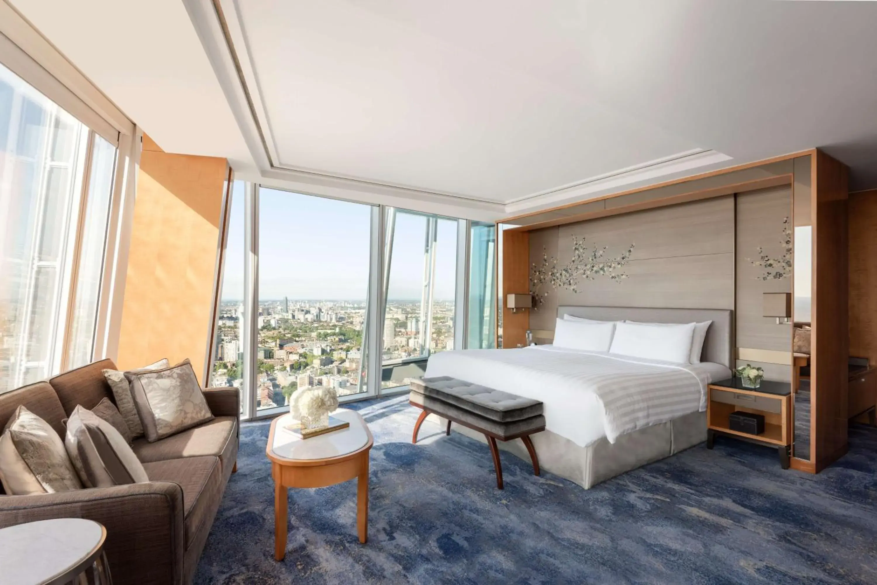 Photo of the whole room, Bed in Shangri-La The Shard, London Photo of the whole room, Bed in Shangri-La The Shard, London