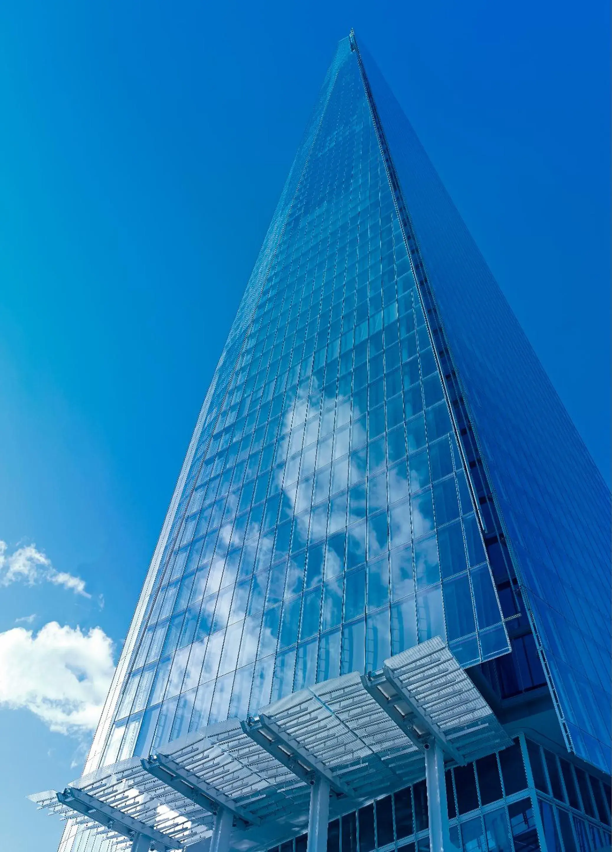 Facade/entrance in Shangri-La The Shard, London Facade/entrance in Shangri-La The Shard, London