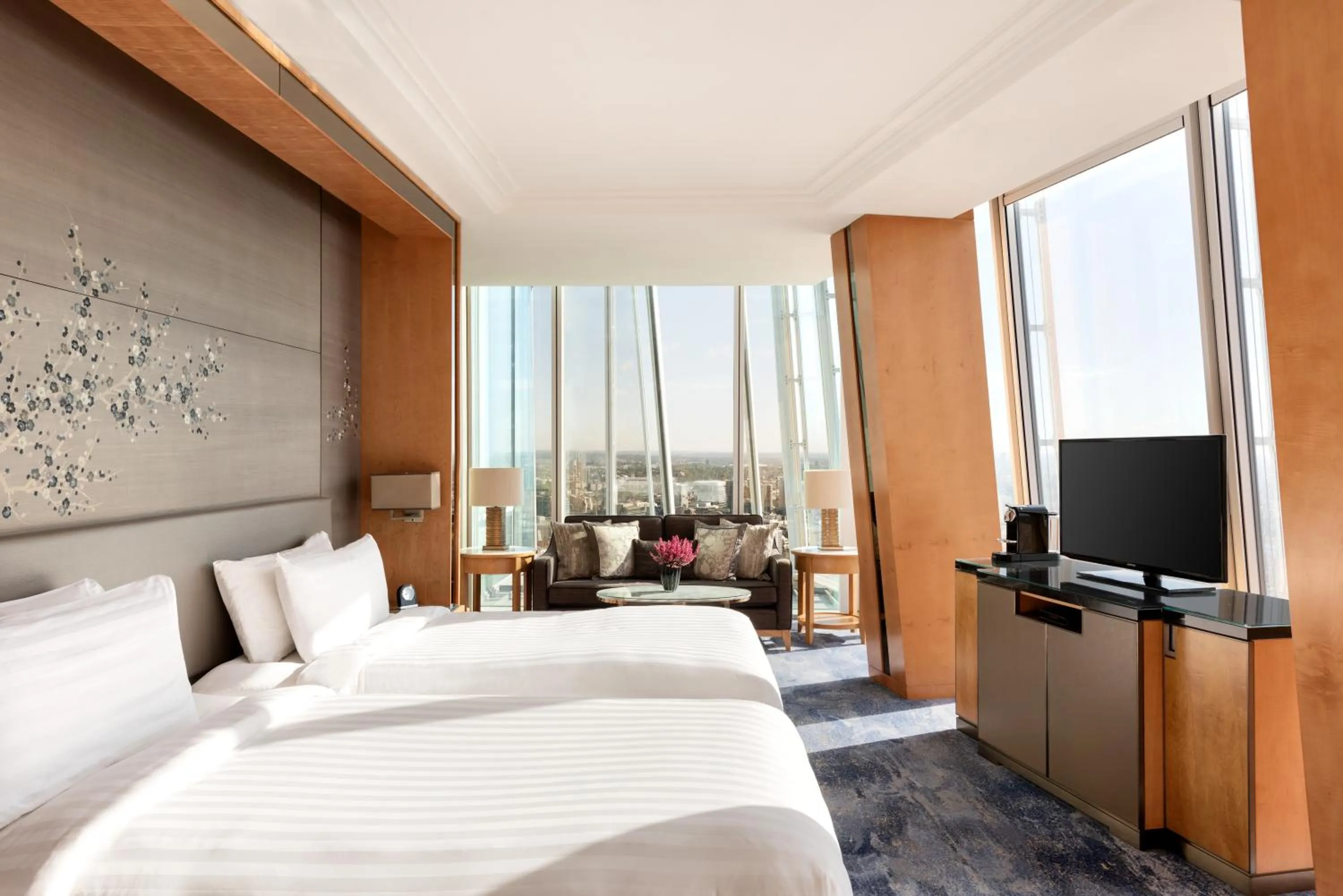 Bedroom, Bed in Shangri-La The Shard, London