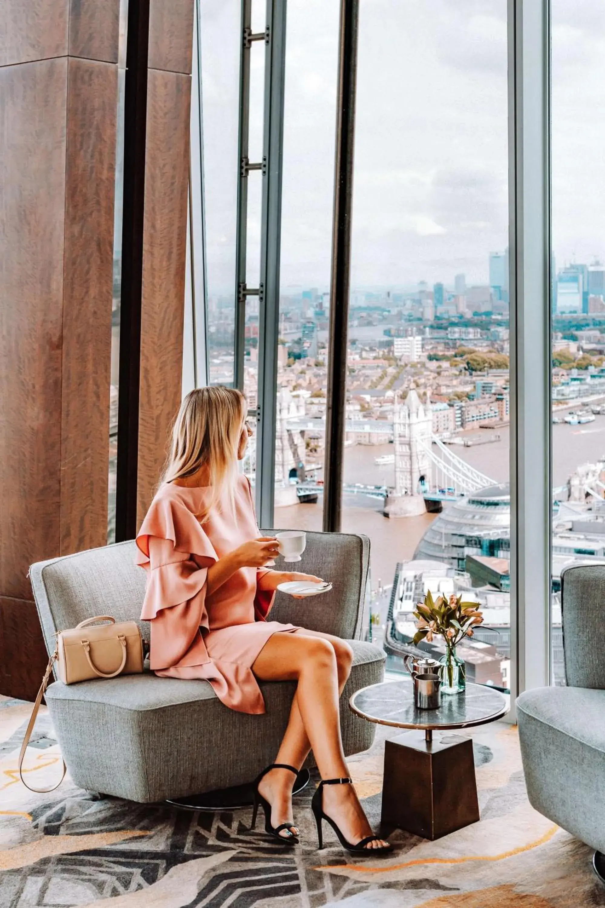 Lounge or bar in Shangri-La The Shard, London Lounge or bar in Shangri-La The Shard, London