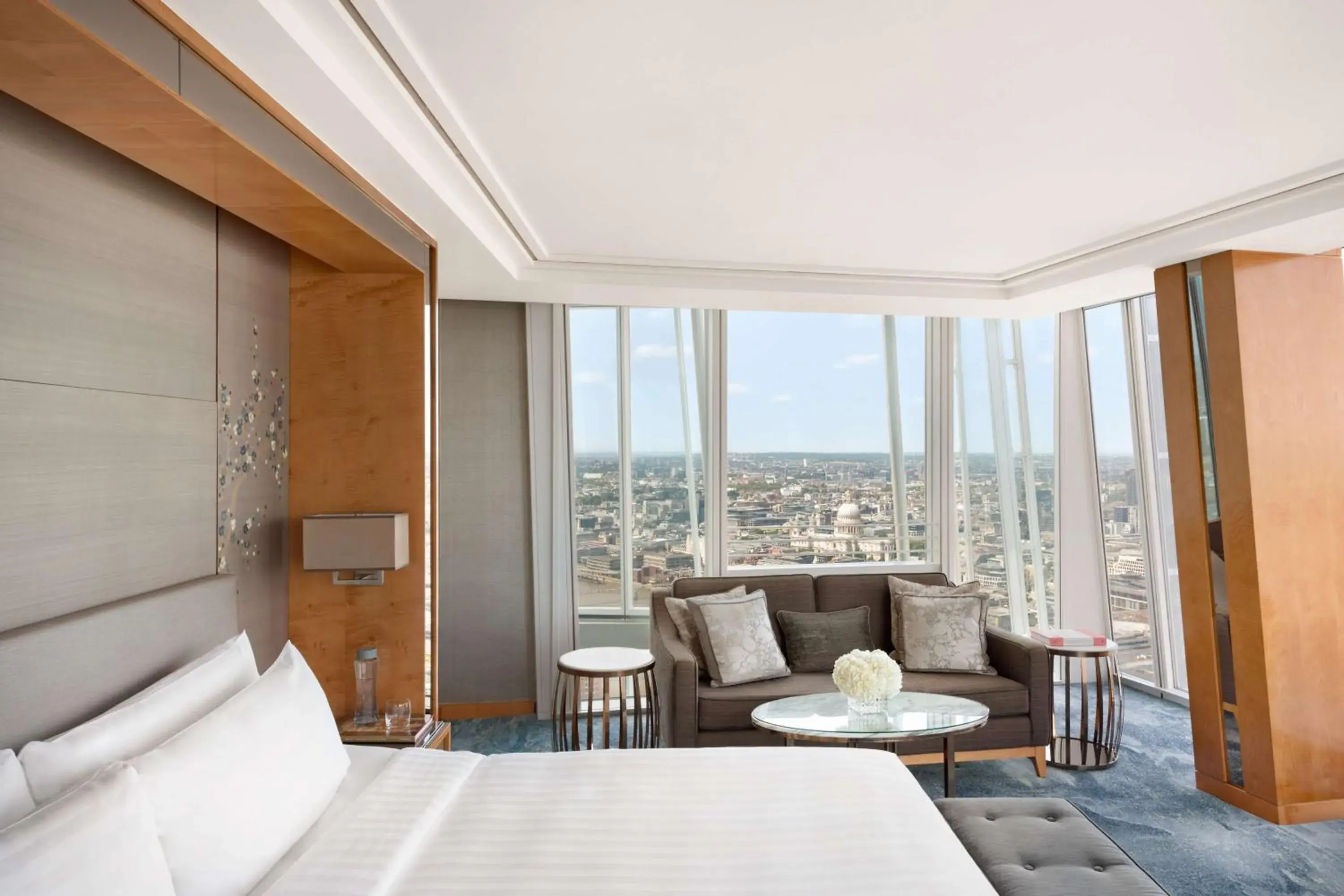 Photo of the whole room, Bed in Shangri-La The Shard, London Photo of the whole room, Bed in Shangri-La The Shard, London
