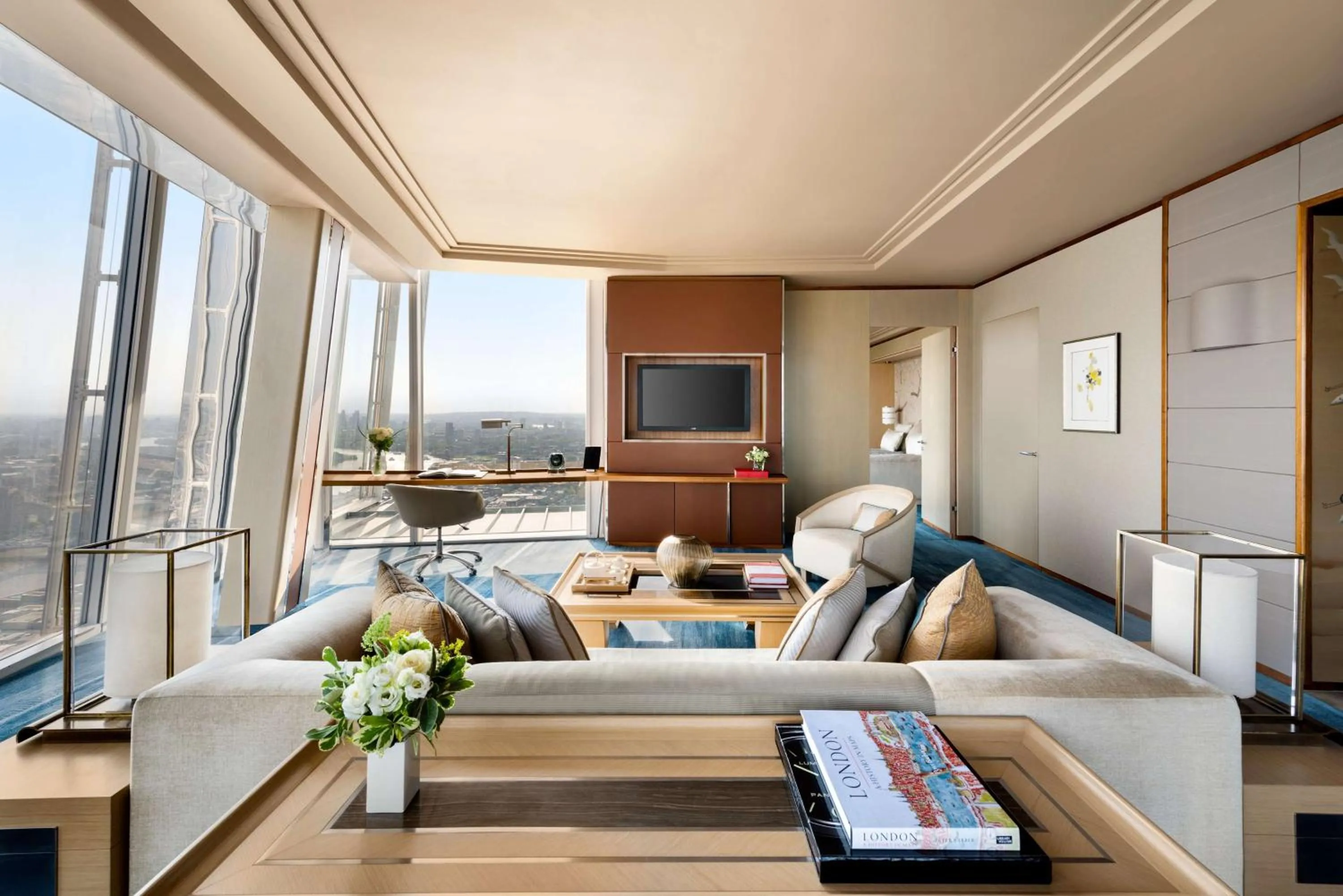 Photo of the whole room in Shangri-La The Shard, London