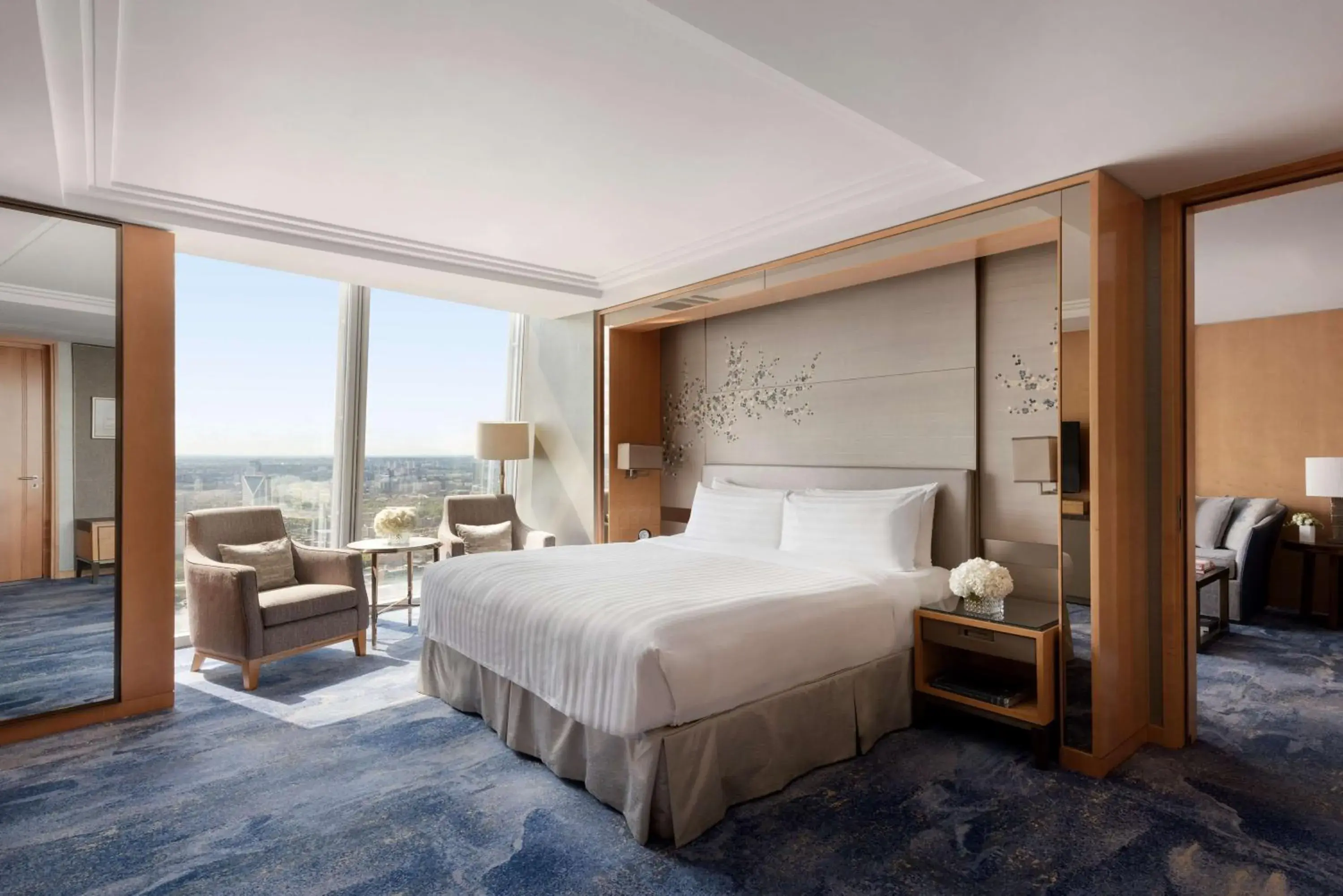 Photo of the whole room, Bed in Shangri-La The Shard, London Photo of the whole room, Bed in Shangri-La The Shard, London