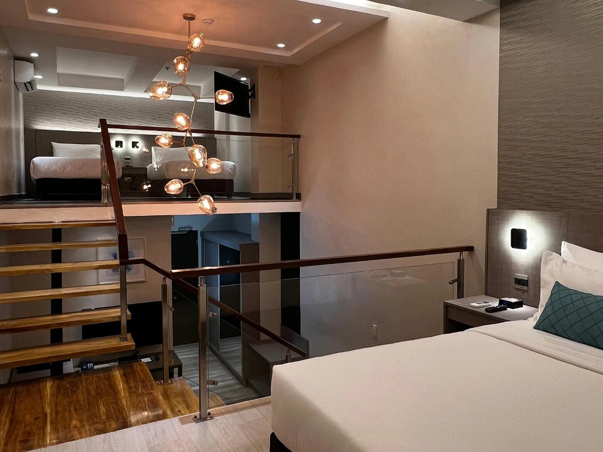 Photo of the whole room, Bed in The Litton Hotel by Carterson