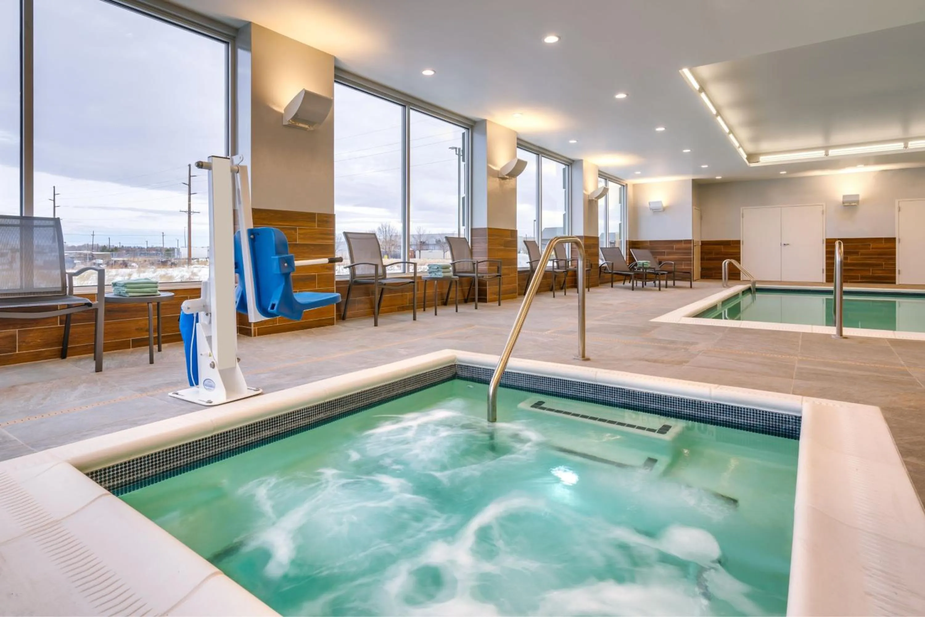 Swimming pool in Fairfield by Marriott Inn & Suites Laurel