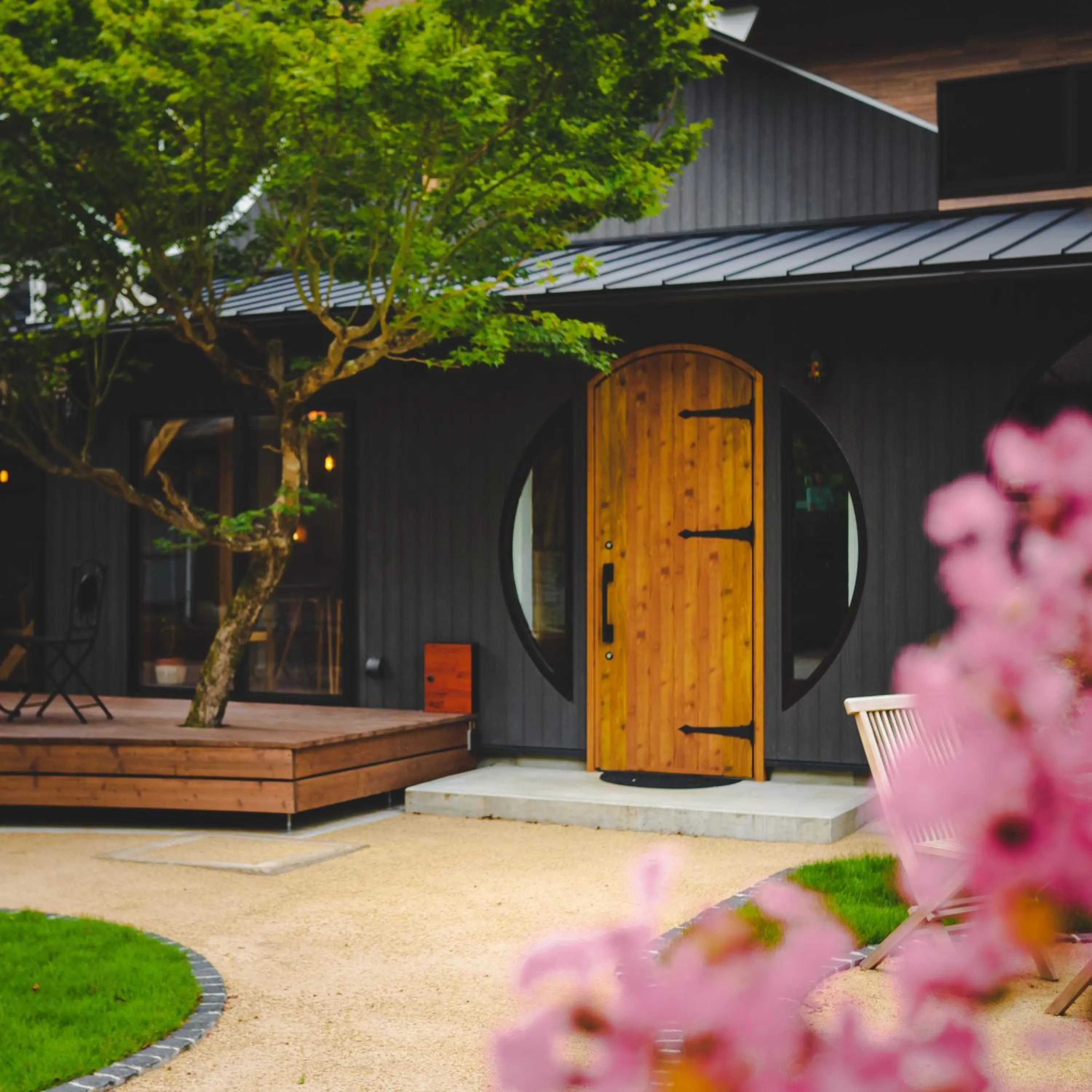 Facade/entrance in Next Chapter - Guesthouse - Kito