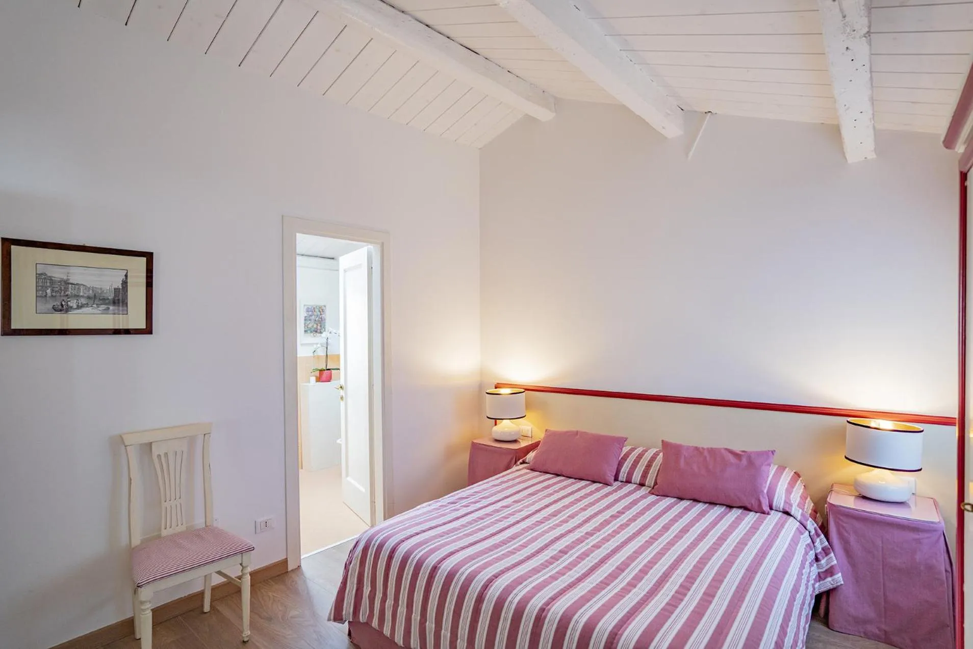 Photo of the whole room, Bed in Ca' Dei Musicanti 3 Few Steps from Rialto Bridge!