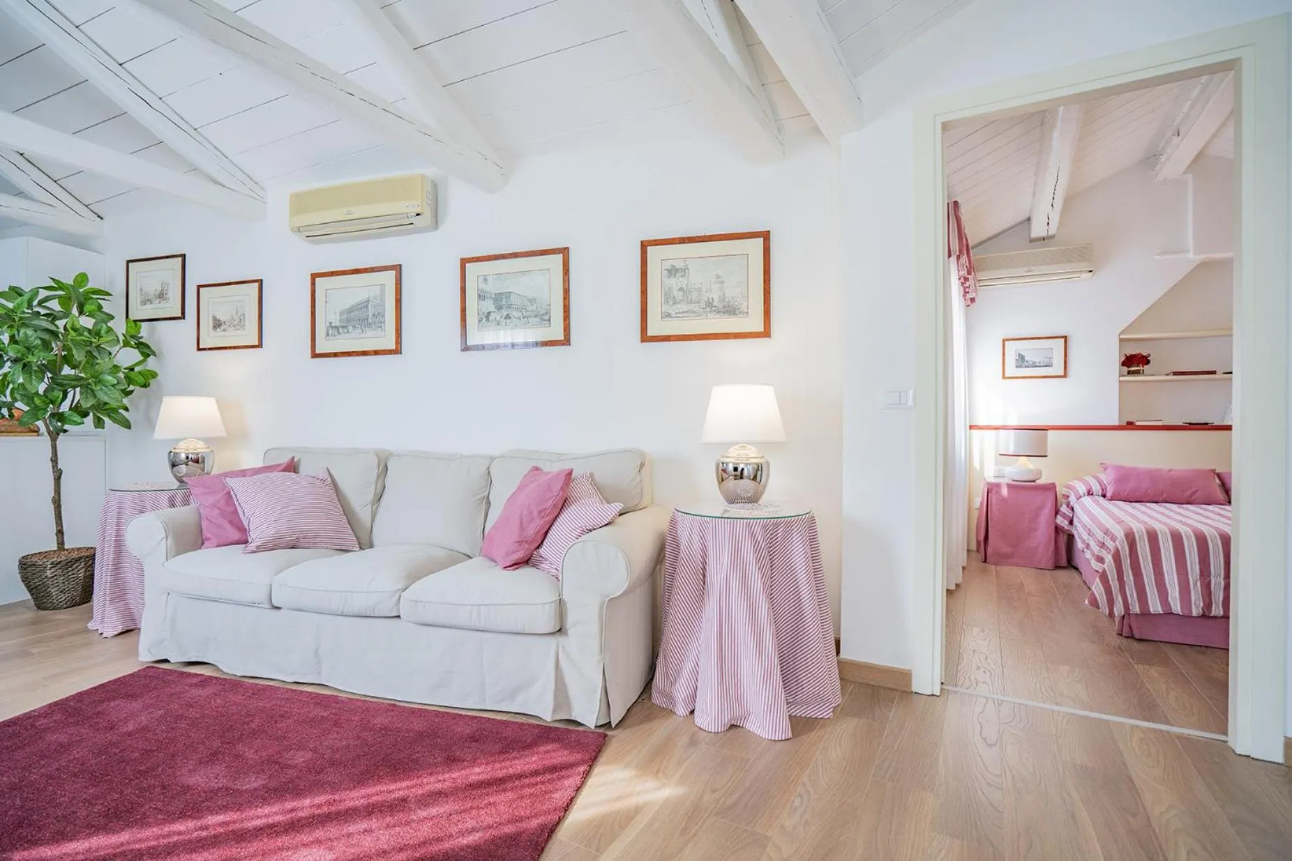 Living room in Ca' Dei Musicanti 3 Few Steps from Rialto Bridge!