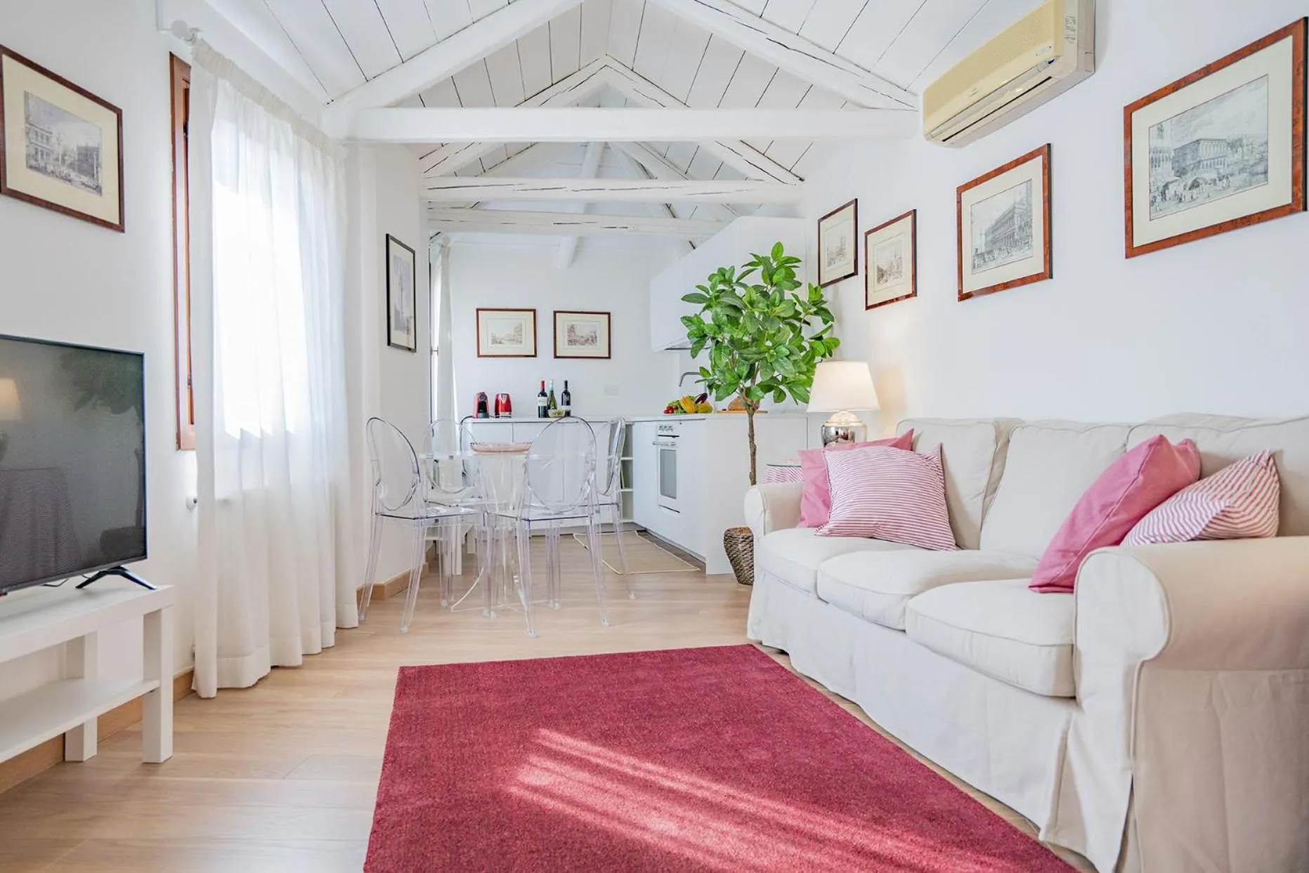 Living room in Ca' Dei Musicanti 3 Few Steps from Rialto Bridge!
