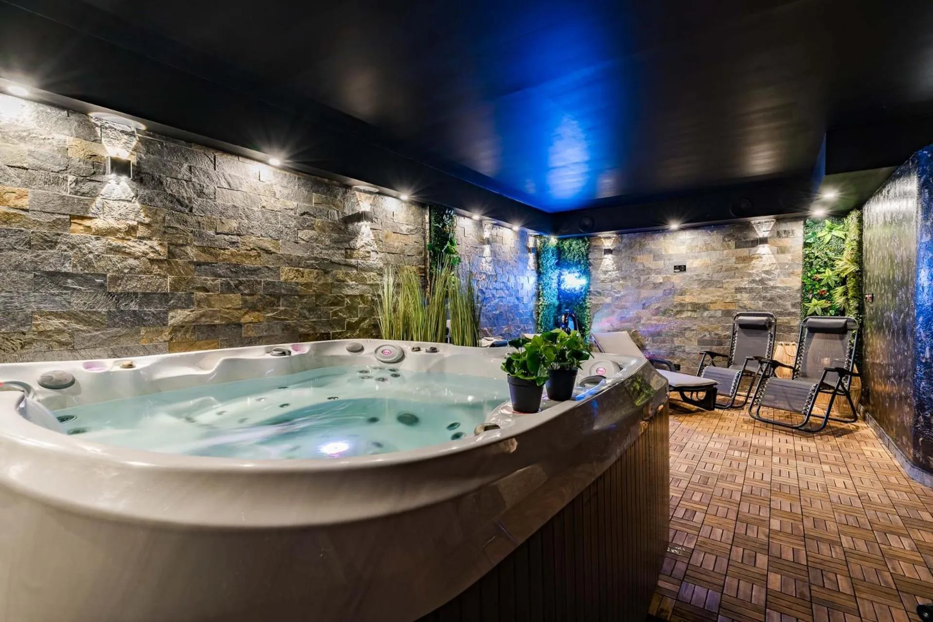 Hot Tub in Rezydencja Wind Rose Luxury ApartHotel Gdańsk - Prywatne SPA