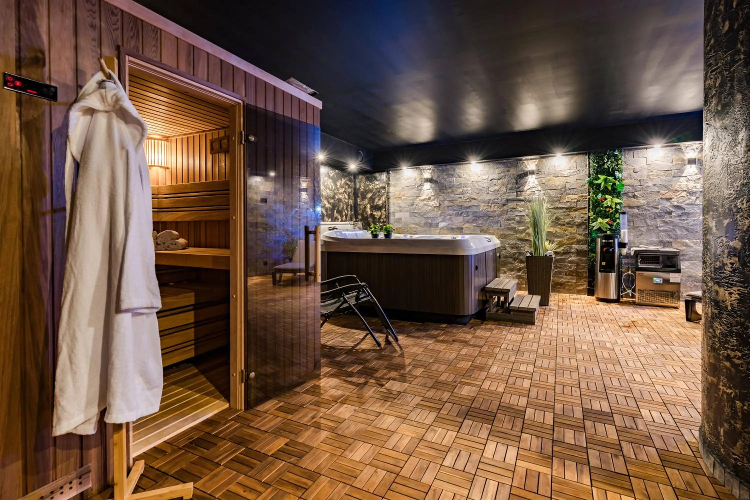 Hot Tub in Rezydencja Wind Rose Luxury ApartHotel Gdańsk - Prywatne SPA