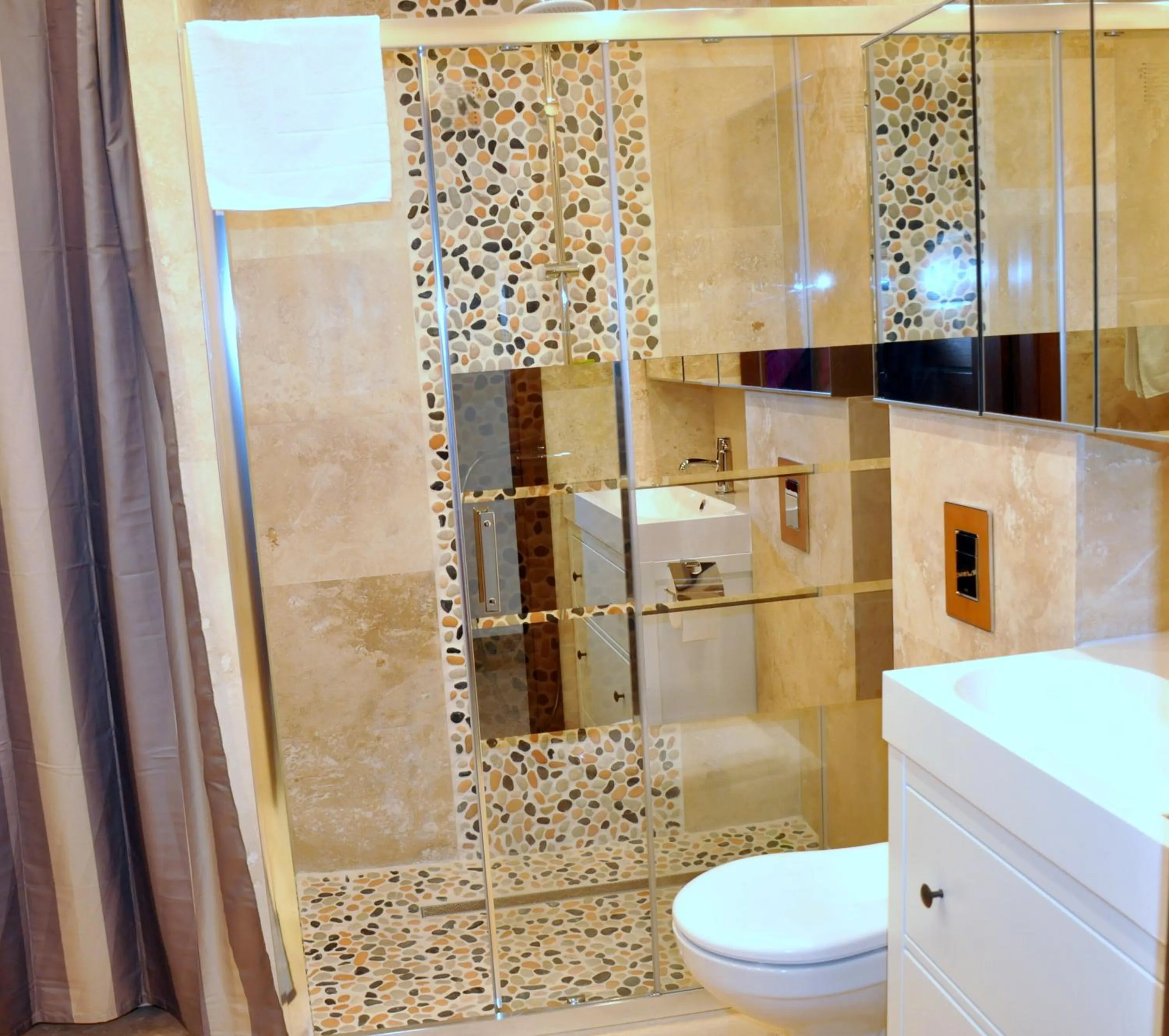 Toilet in Rezydencja Wind Rose - luxury ApartHotel Gdansk