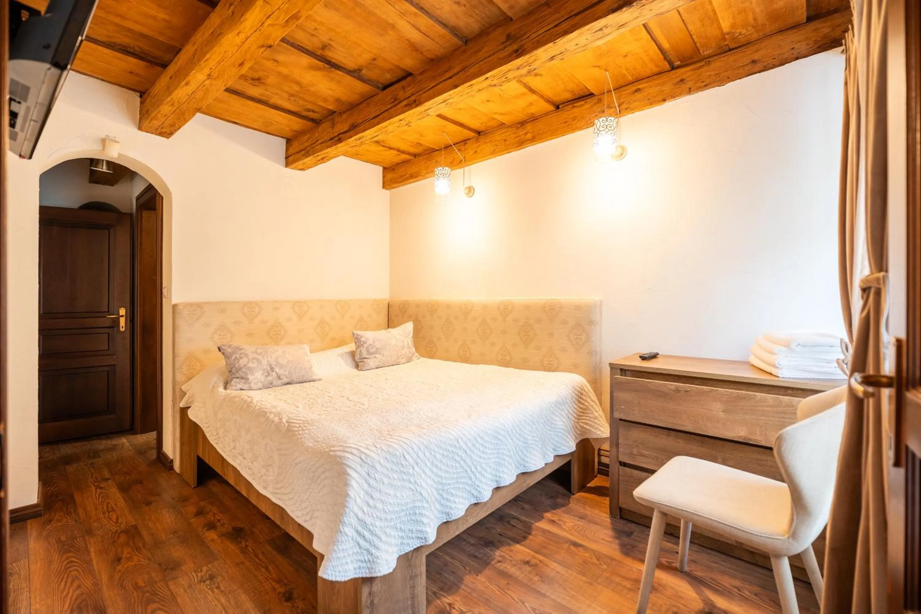 Bed in Pensiunea Casa Cranta