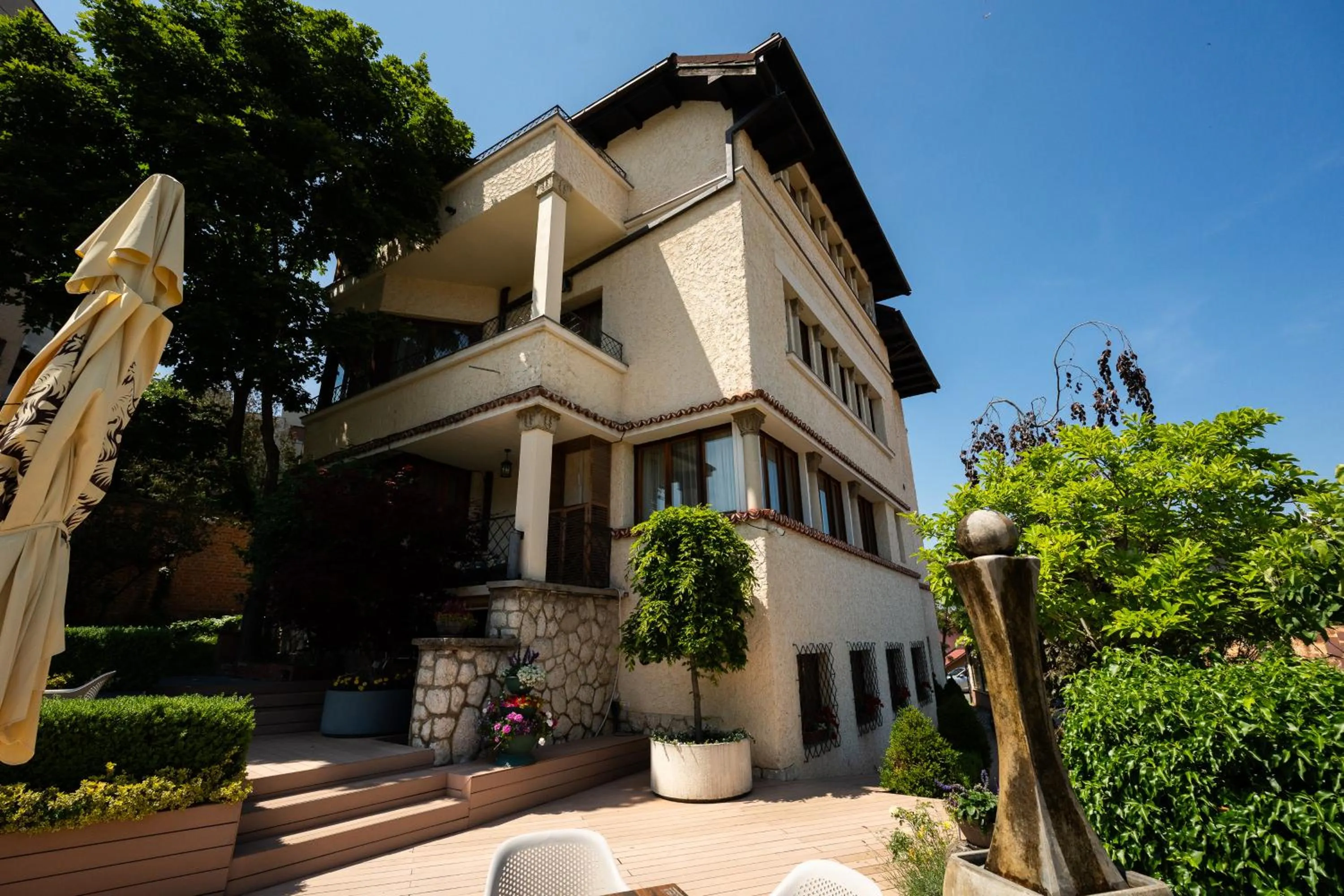 Property building in Pensiunea Casa Cranta