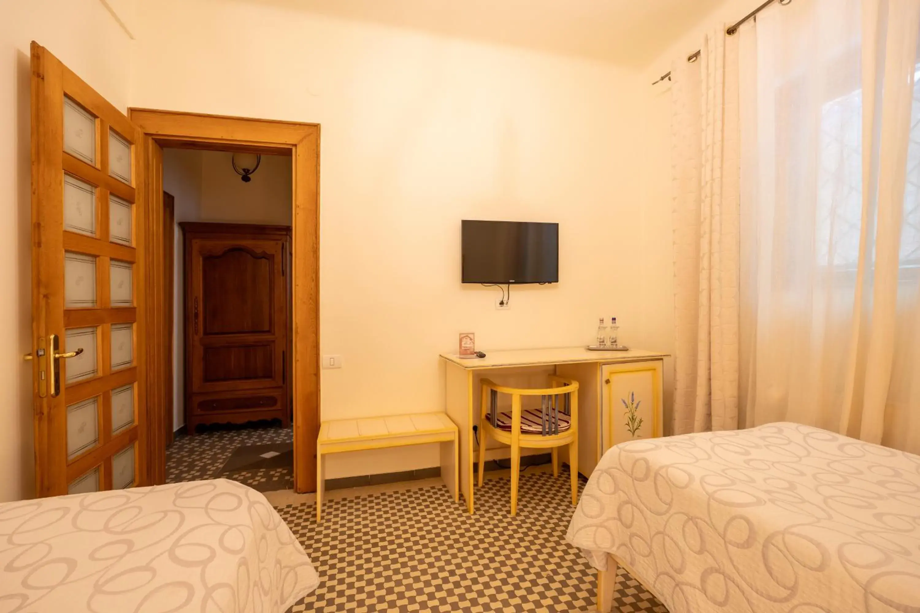 Twin Room upper floors no elevator in Pensiunea Casa Cranta Twin Room upper floors no elevator in Pensiunea Casa Cranta