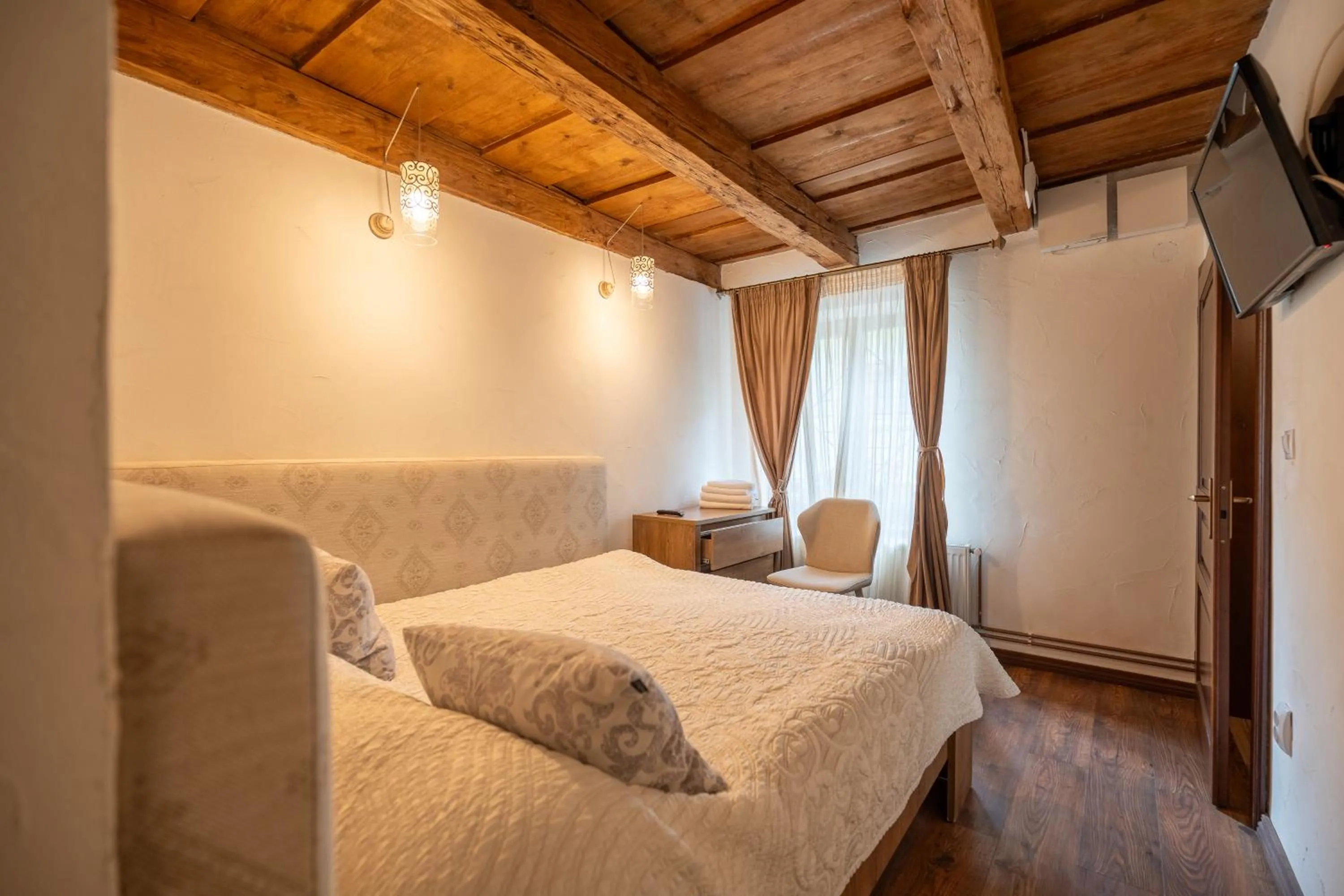 Bed in Pensiunea Casa Cranta