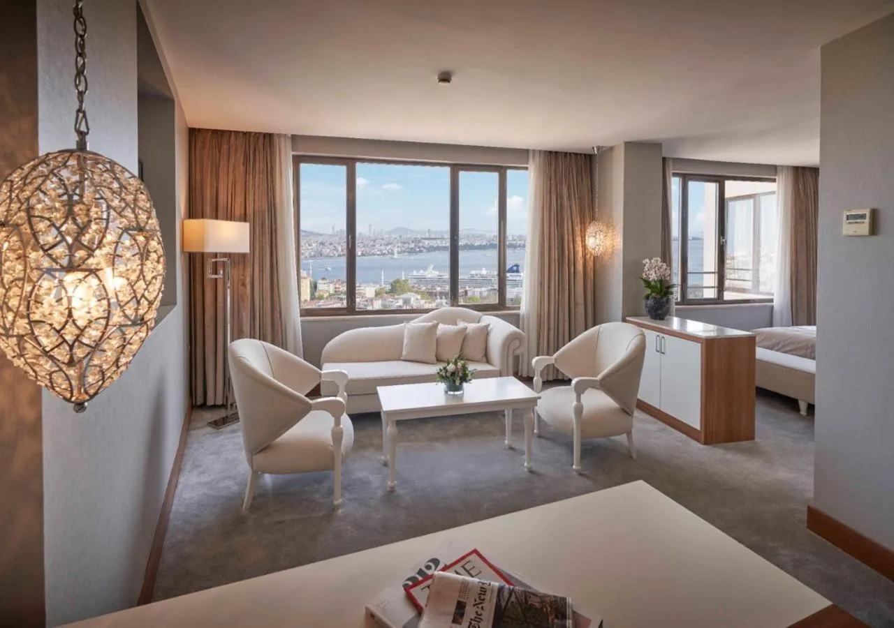 Photo of the whole room in Richmond Istanbul