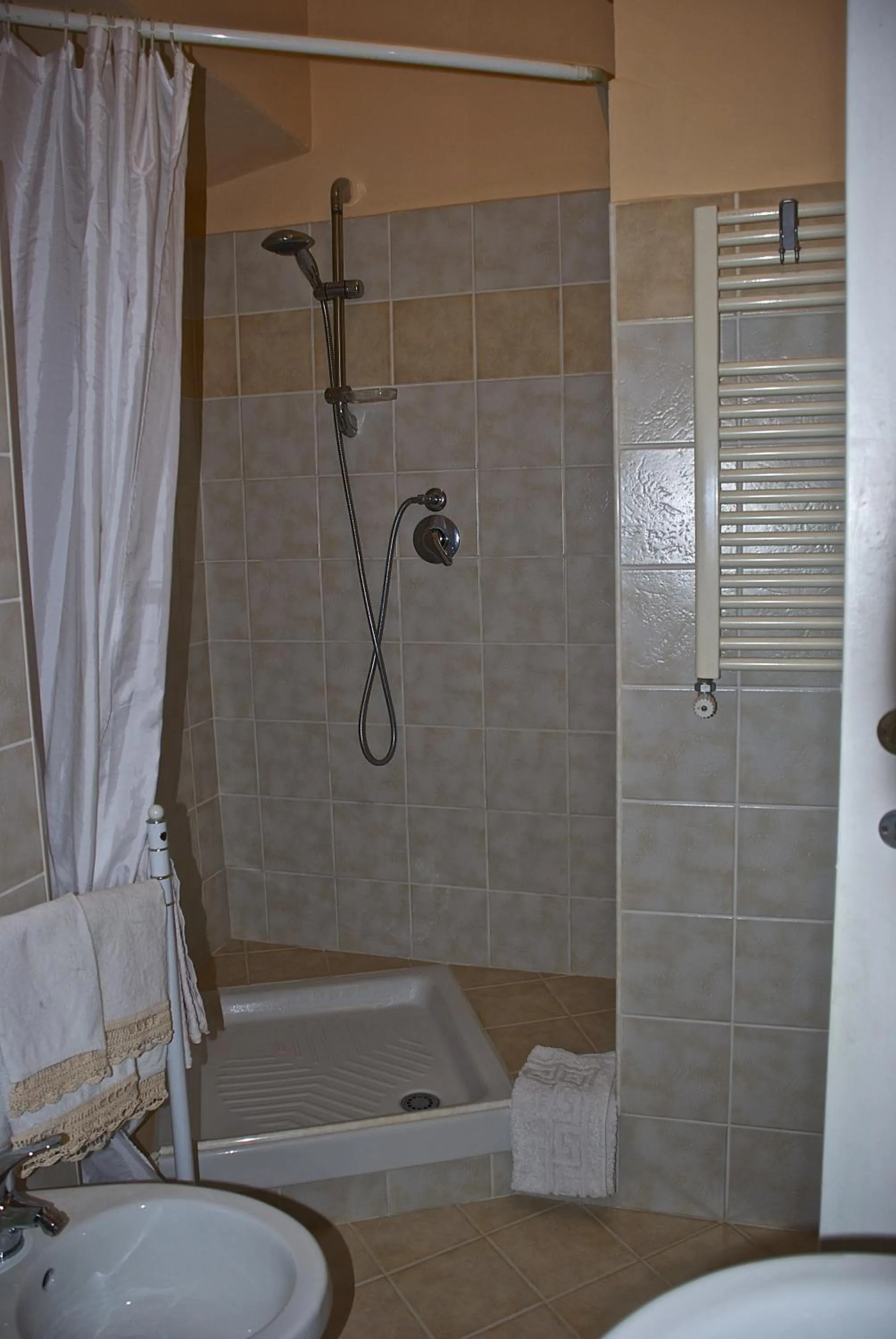 Shower in B&B Mery Lho